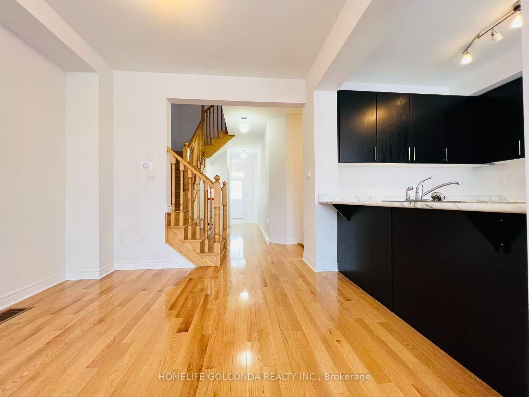 19 HOMER Crescent, Aurora 5