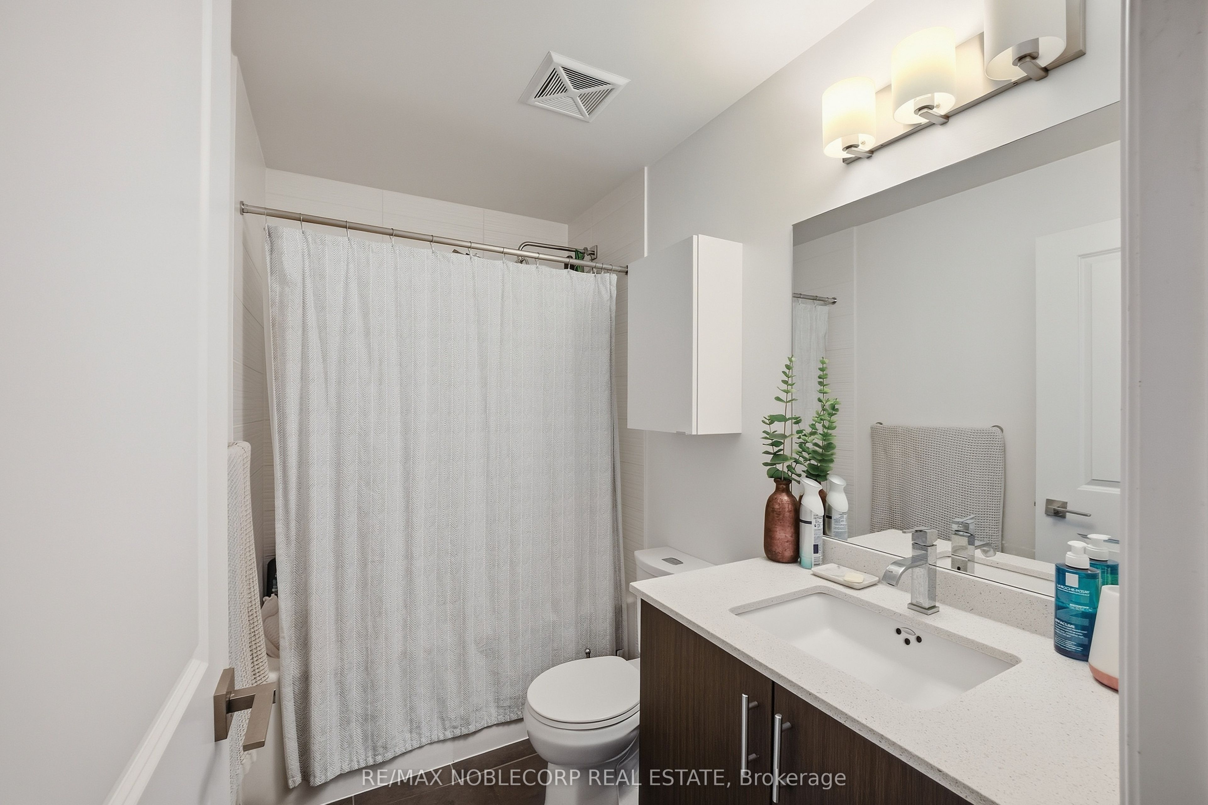 Unit 805 - 3600 Highway 7 Road, Vaughan 5