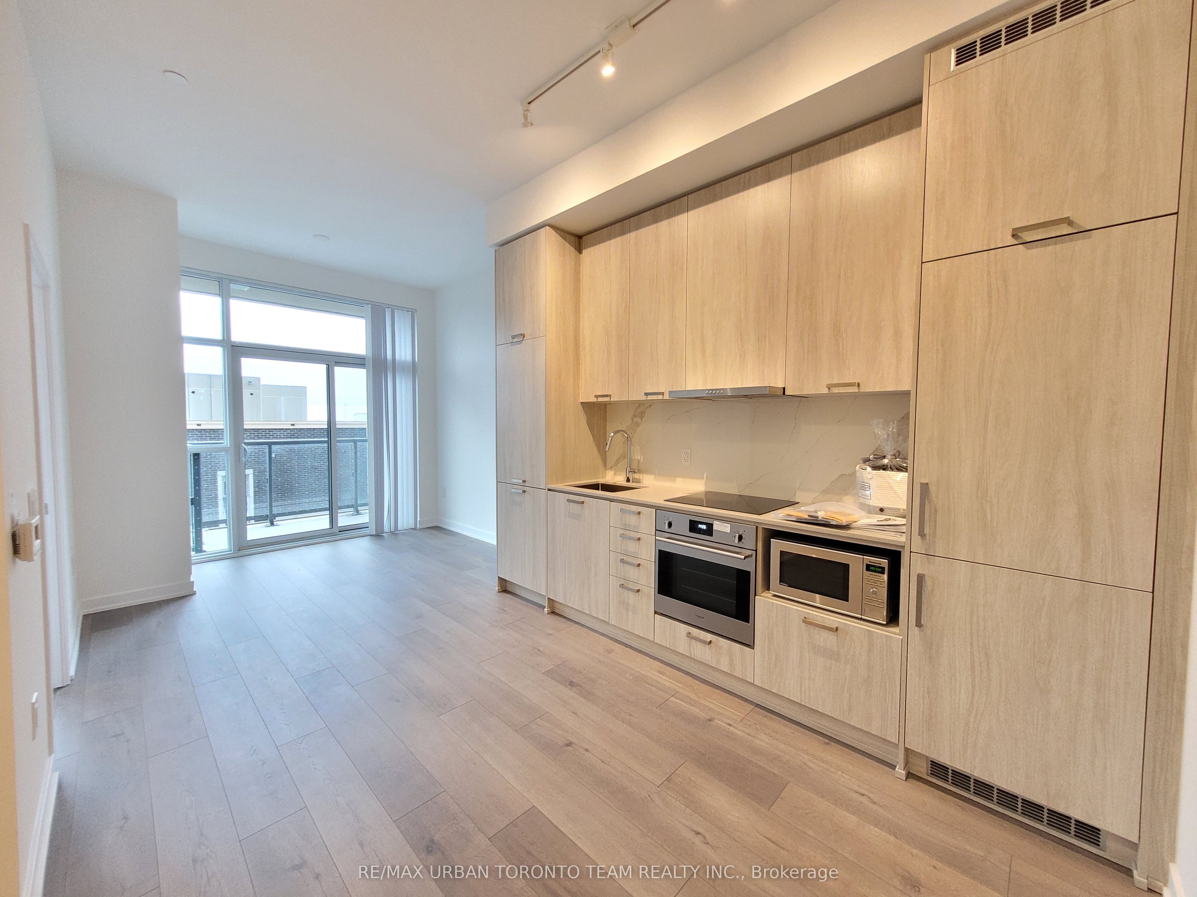 Unit 306 - 10 Honeycrisp Crescent, Vaughan 3