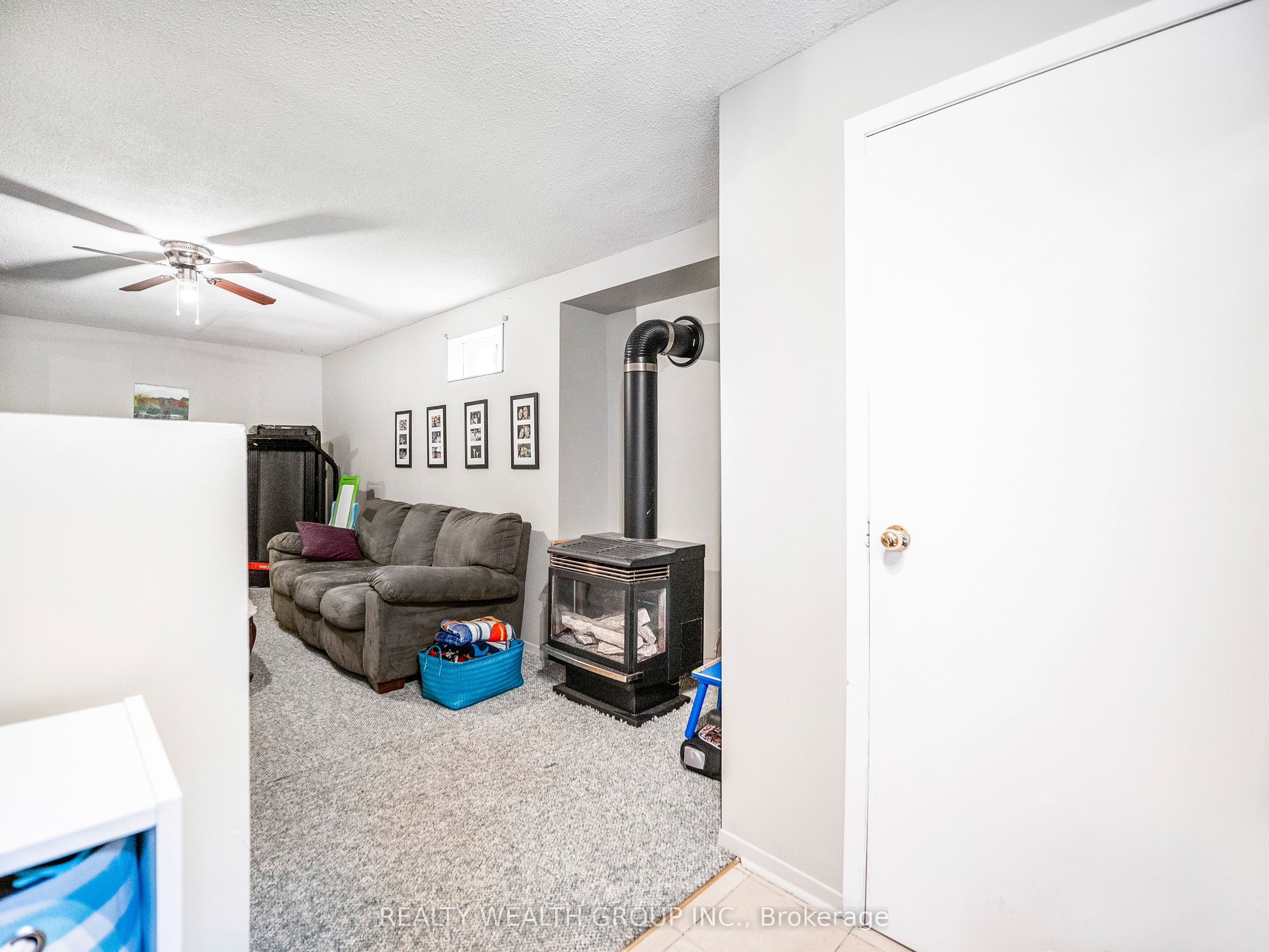 Unit Bsmnt - 201 Biscayne Boulevard, Georgina 5