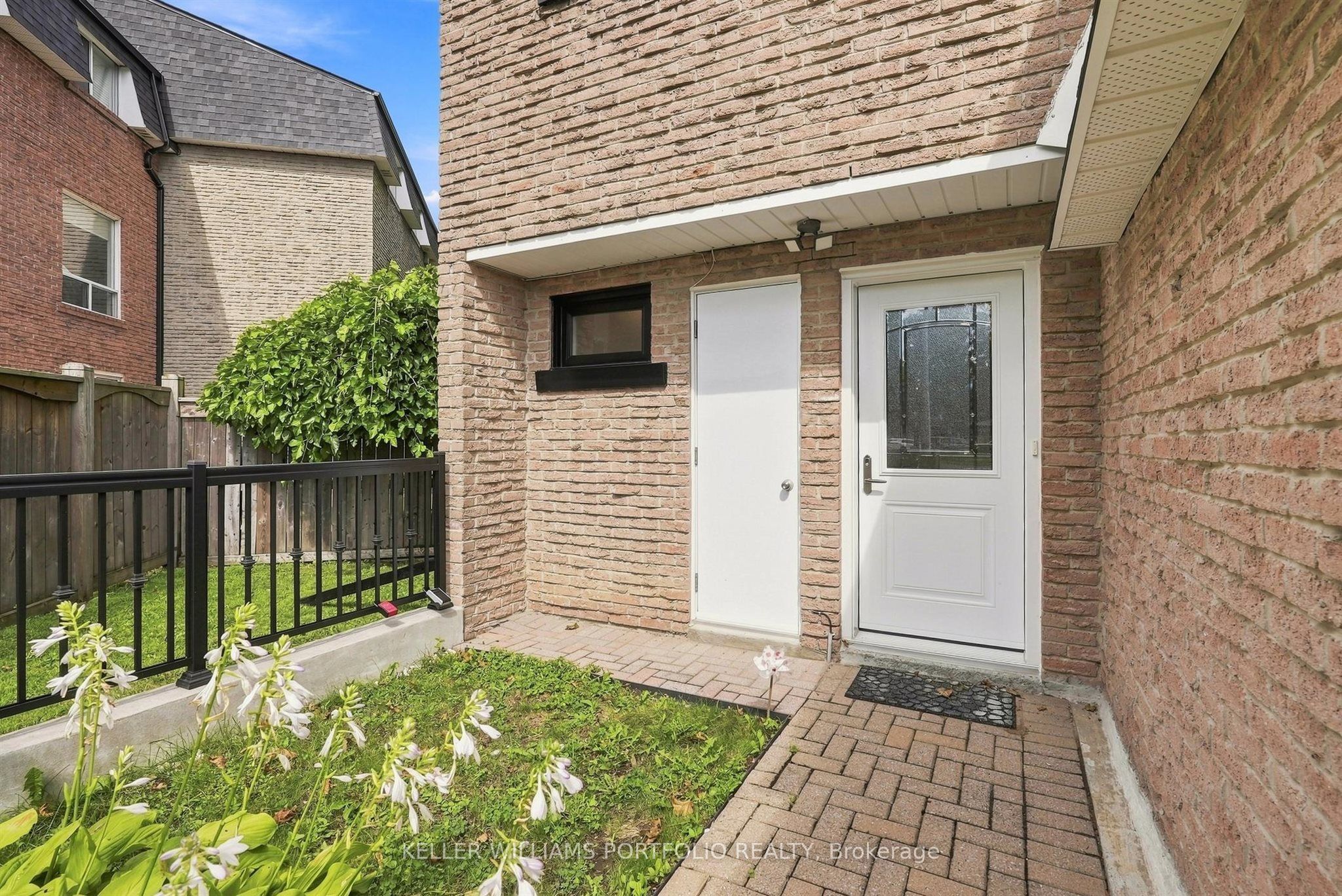 32 Henderson Drive, Aurora 5