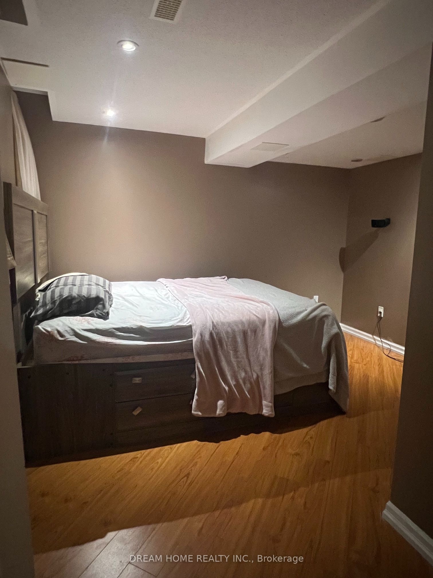 Unit Basement - 341 La Rocca Avenue, Vaughan 5