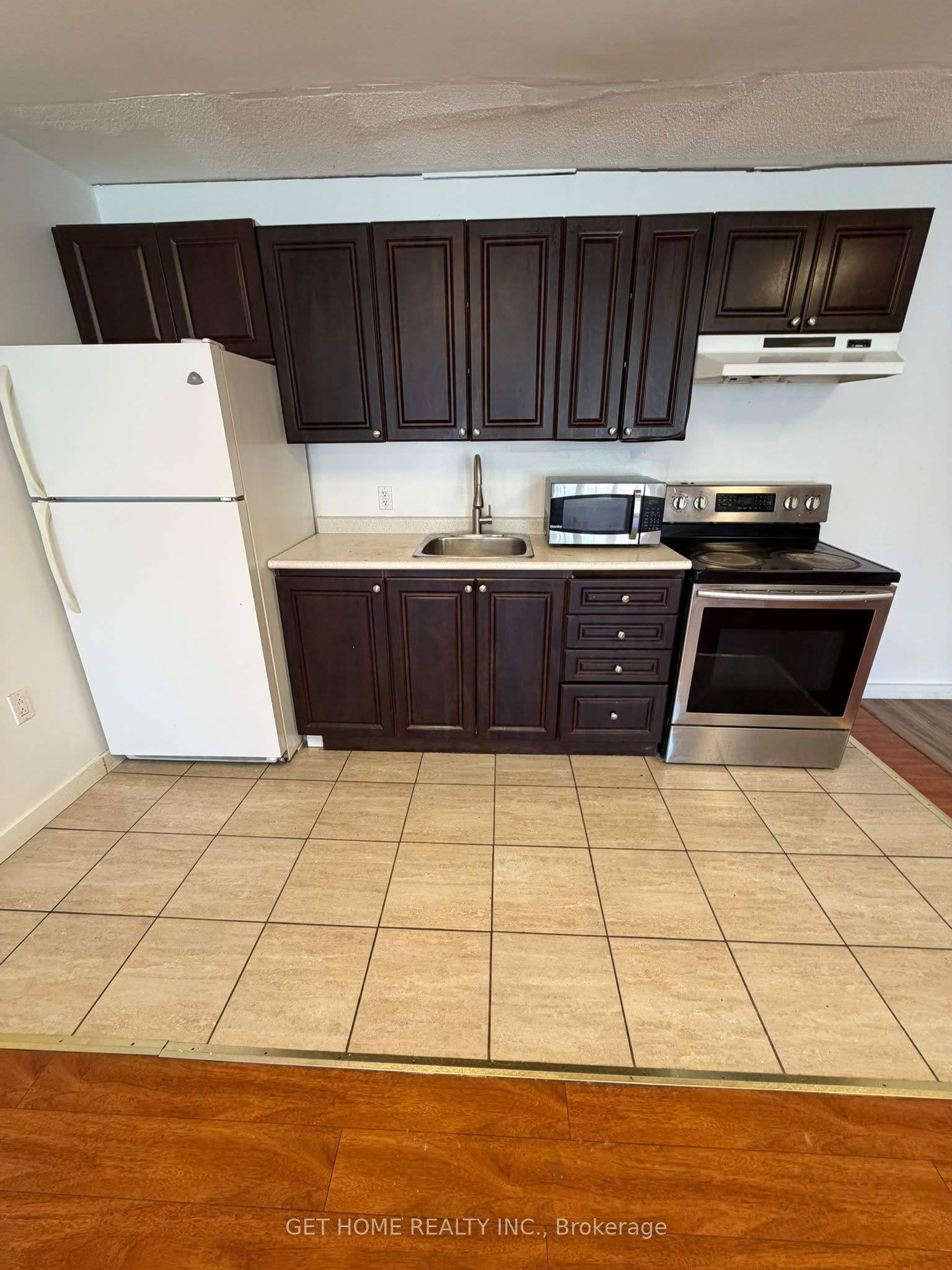 Unit Main - 358 The Queensway S, Georgina 3