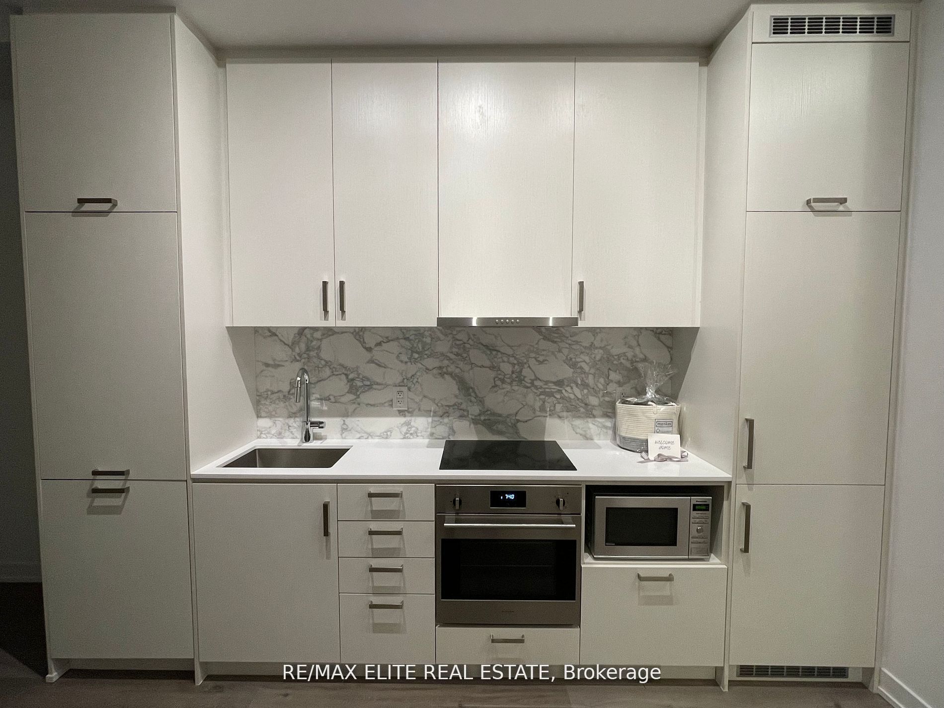 Unit 510 - 60 Honeycrisp Crescent, Vaughan 2