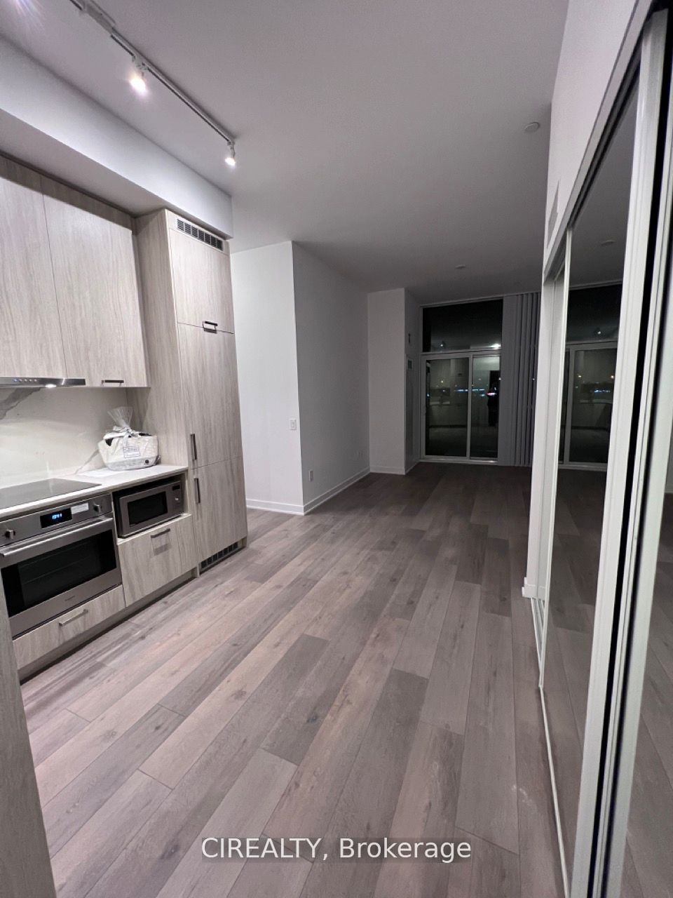 Unit 210 - 38 Honeycrisp Crescent, Vaughan 3