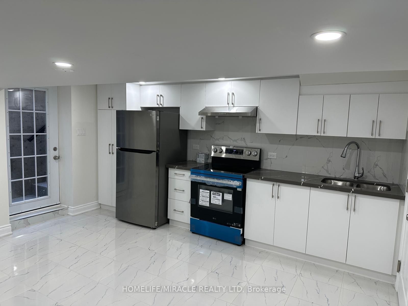 20 Arran Crescent, Vaughan 2