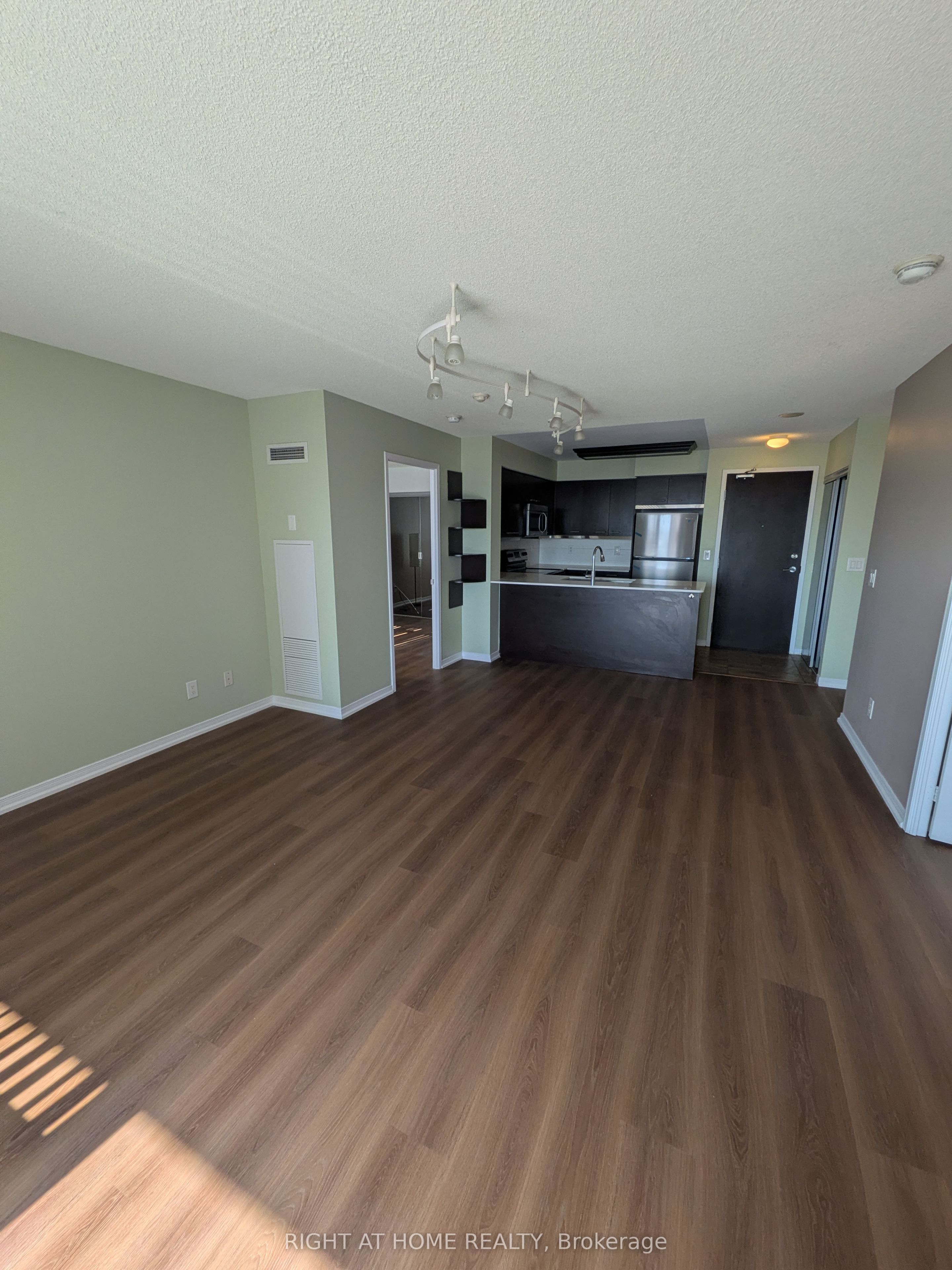 Unit 910 - 75 King William Crescent, Richmond Hill 3