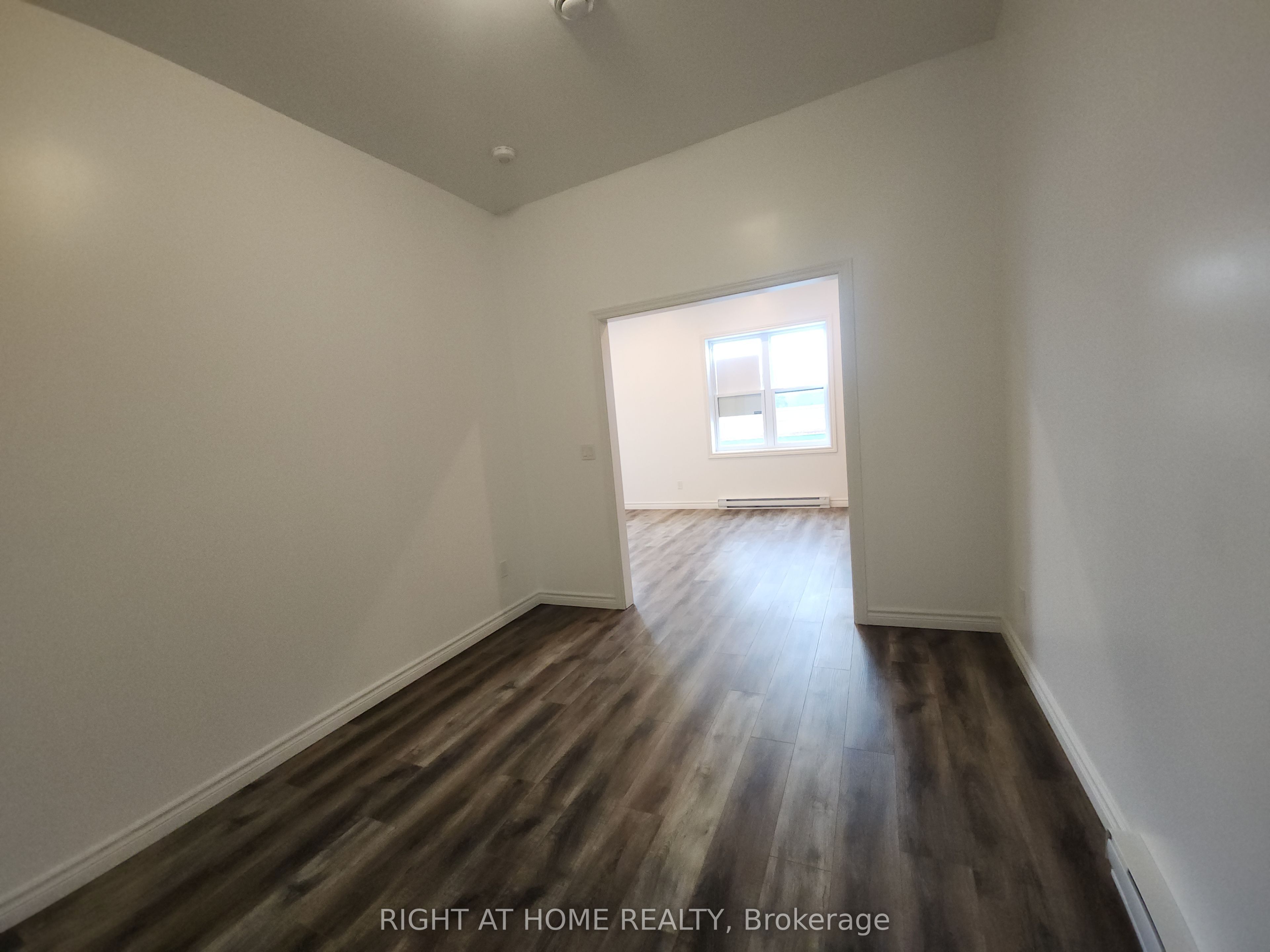 Unit 202 - 9 Queen Street W, Springwater 4