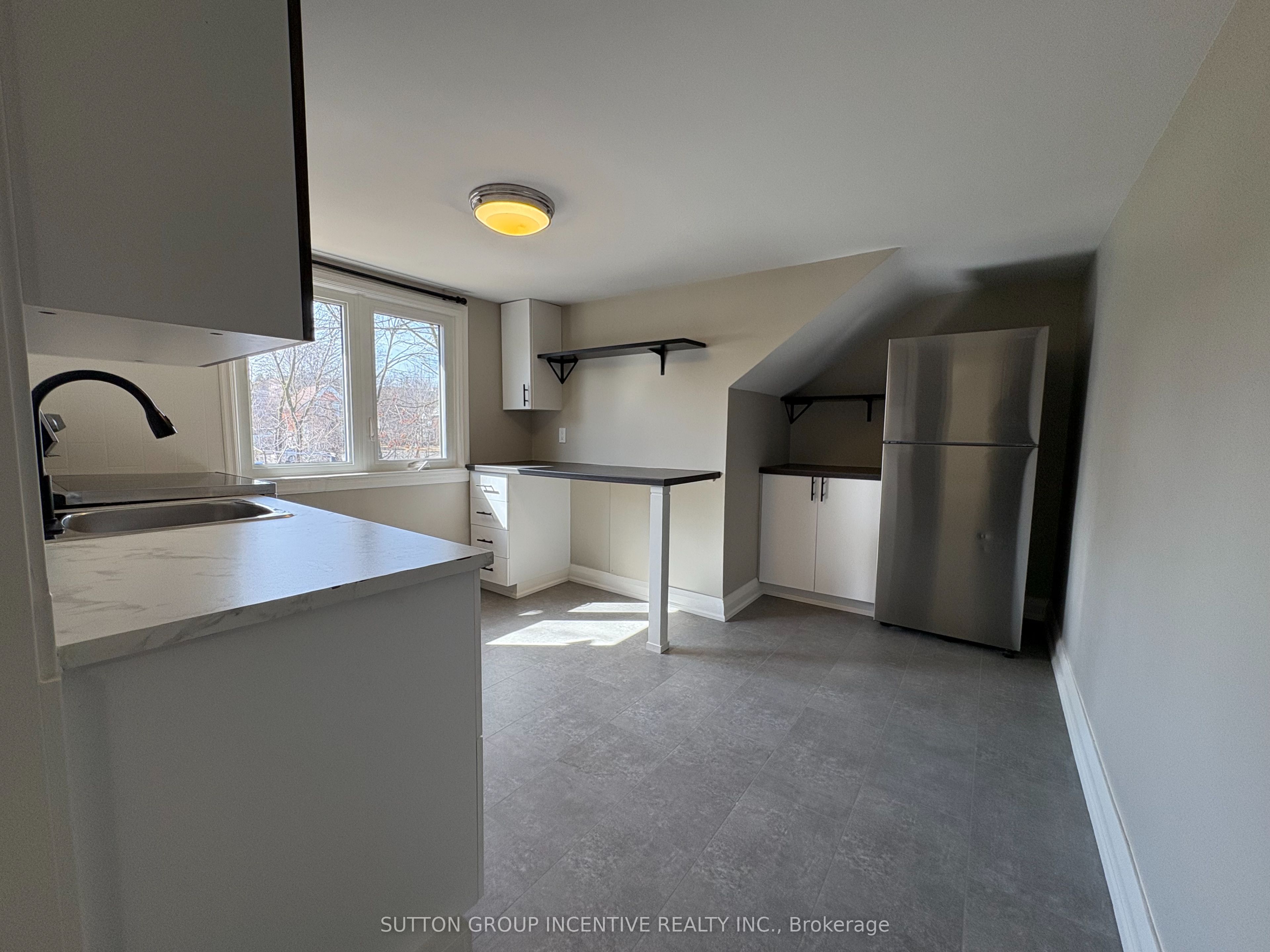Unit Upper - 20 Bayview Drive, Barrie 5