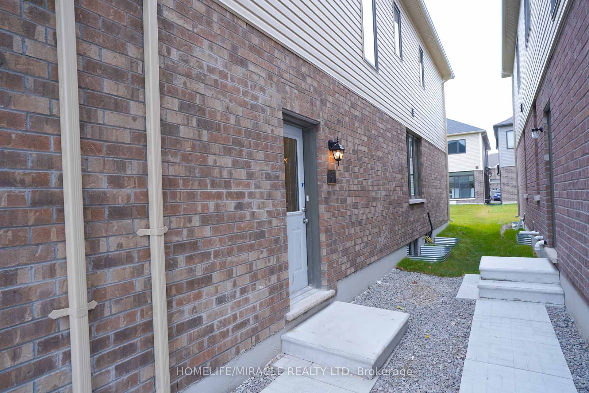 Unit Lower - 31 Prudhoe Terrace, Barrie 4