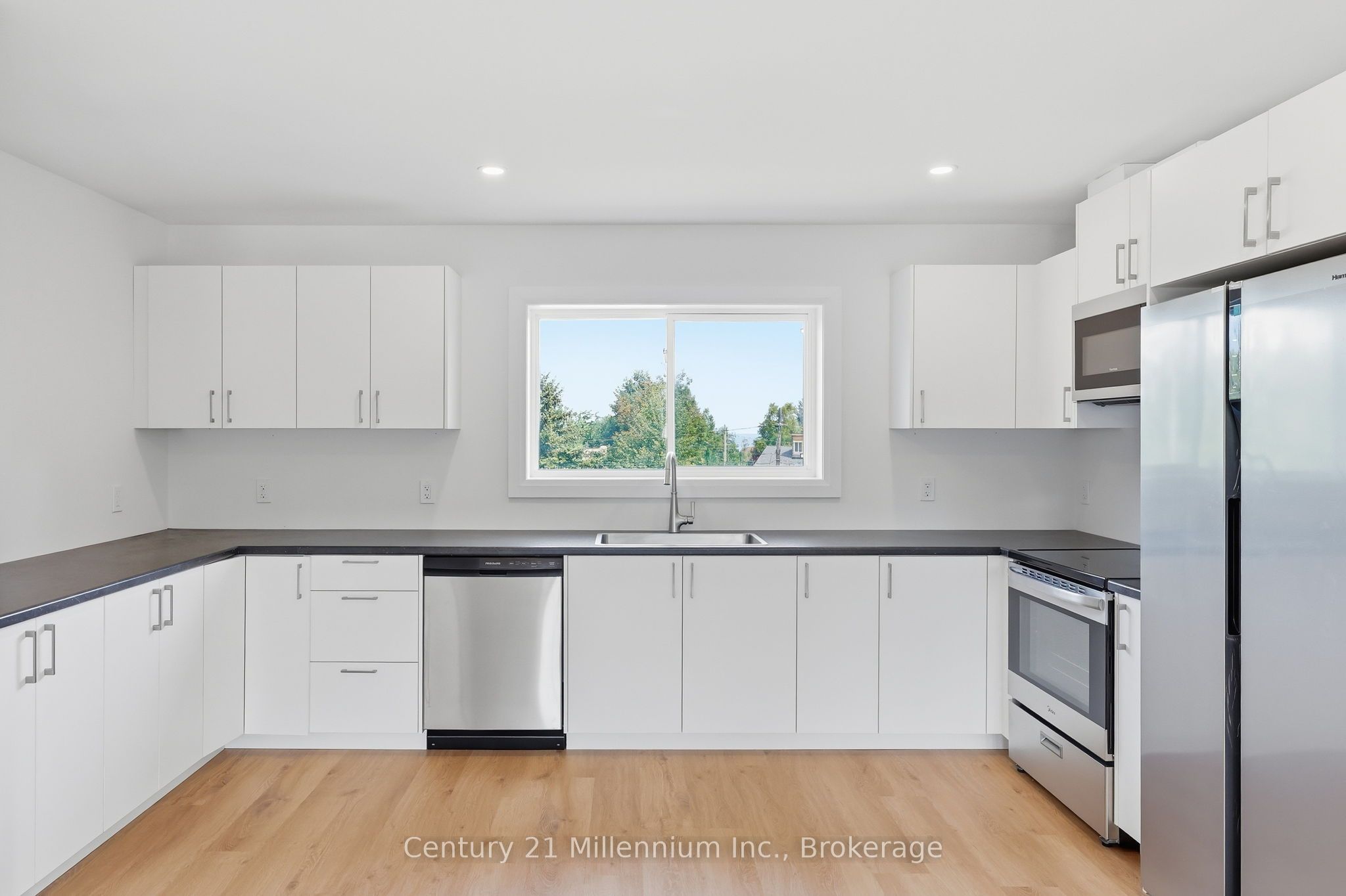Unit 1 - 9592 BEACHWOOD Road, Collingwood 4