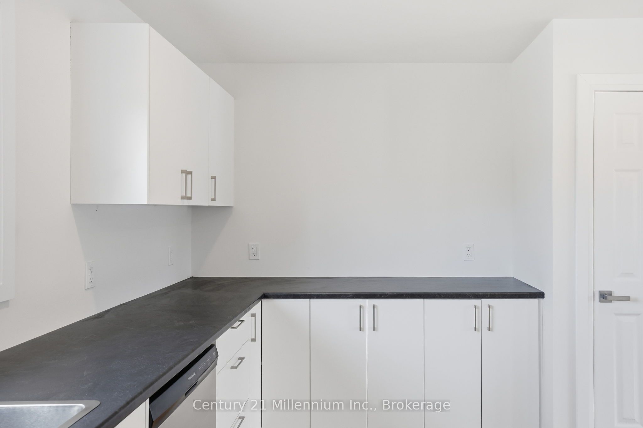 Unit 2 - 9592 BEACHWOOD Road, Collingwood 5
