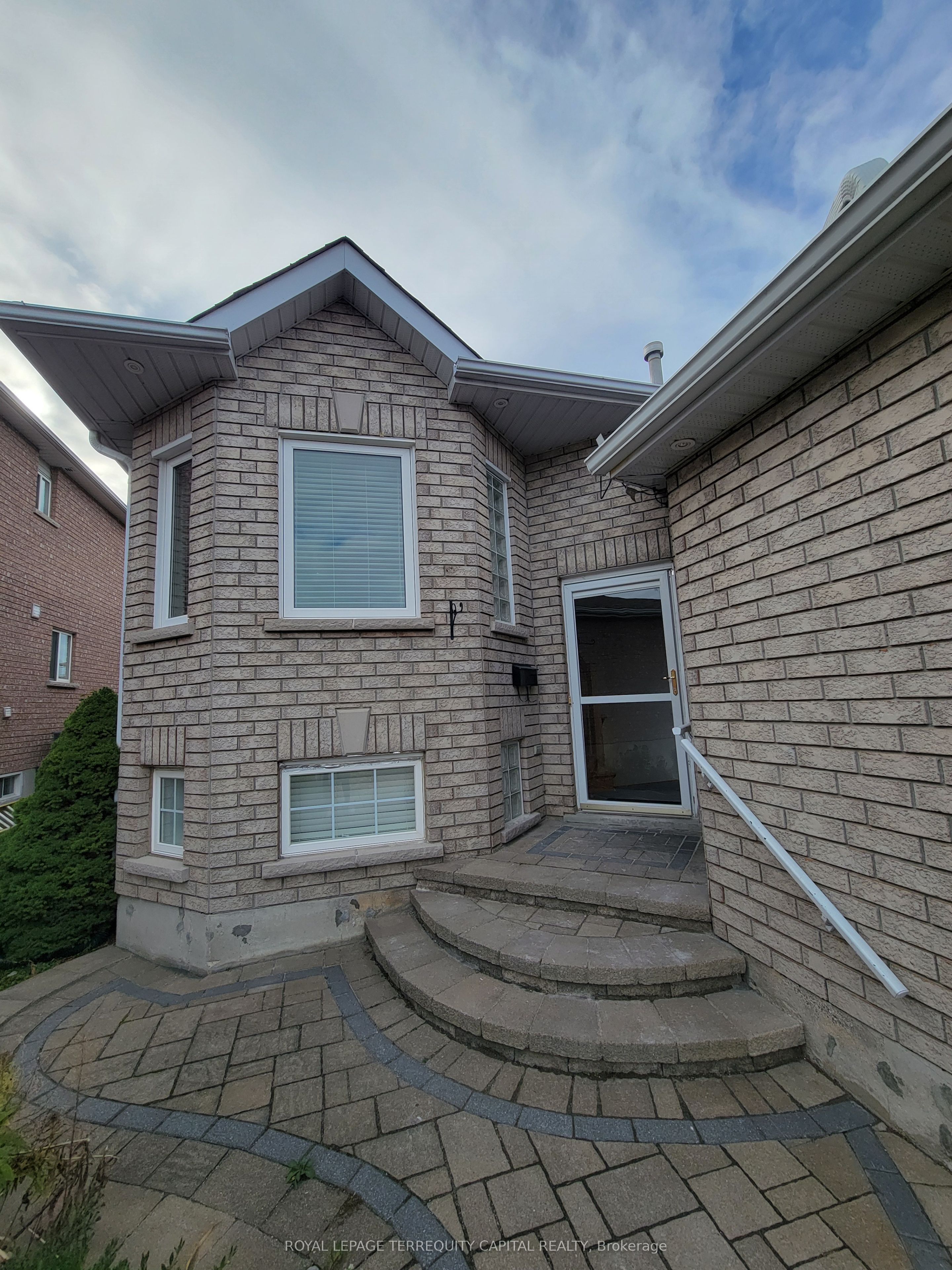 Unit Lower - 68 Bird Street, Barrie 3