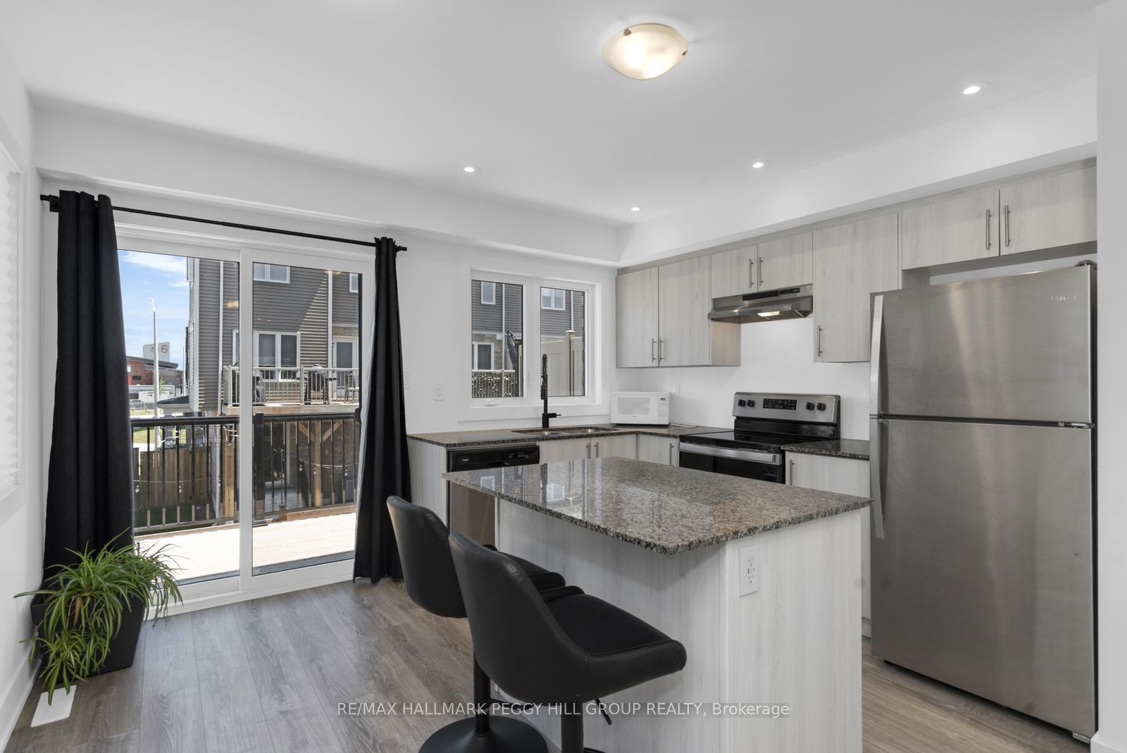 30 Pumpkin Corner Crescent, Barrie 4