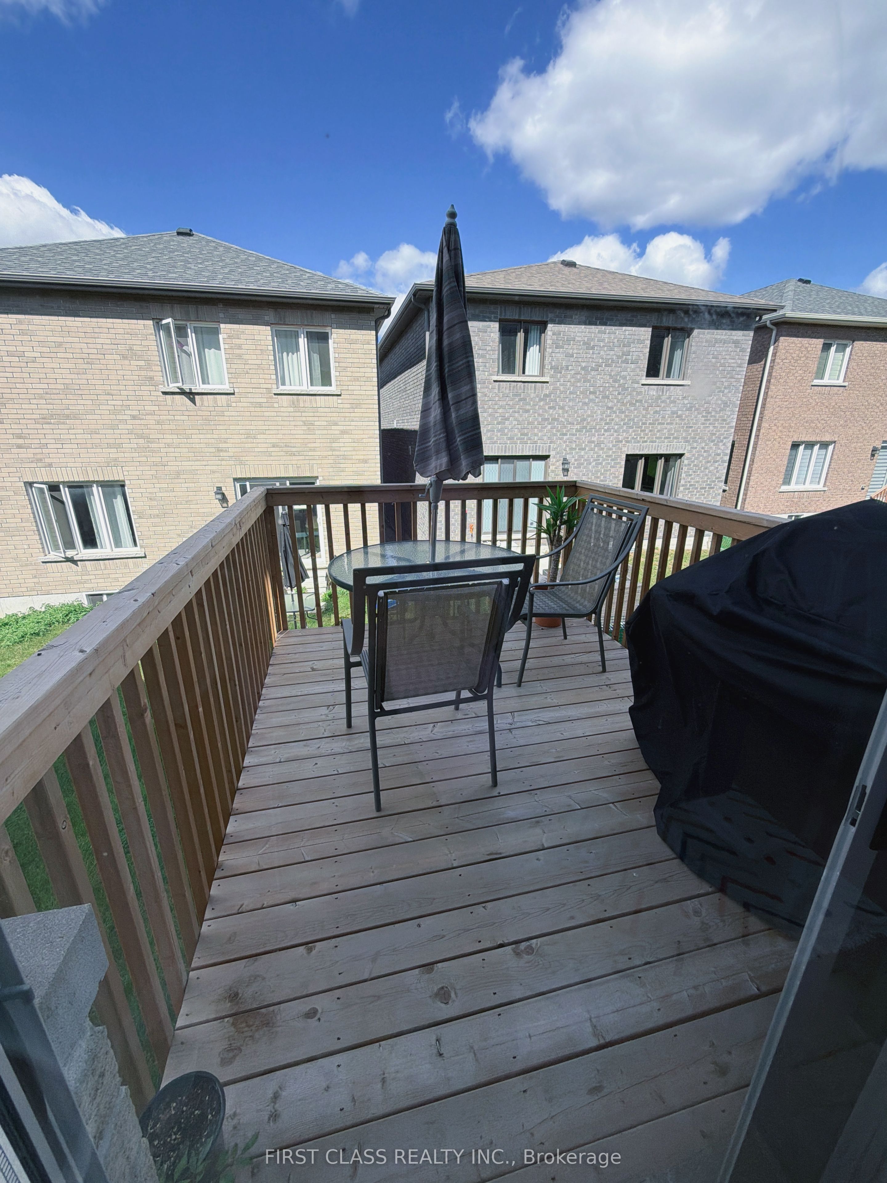 24 Barnyard Trail, Barrie 3