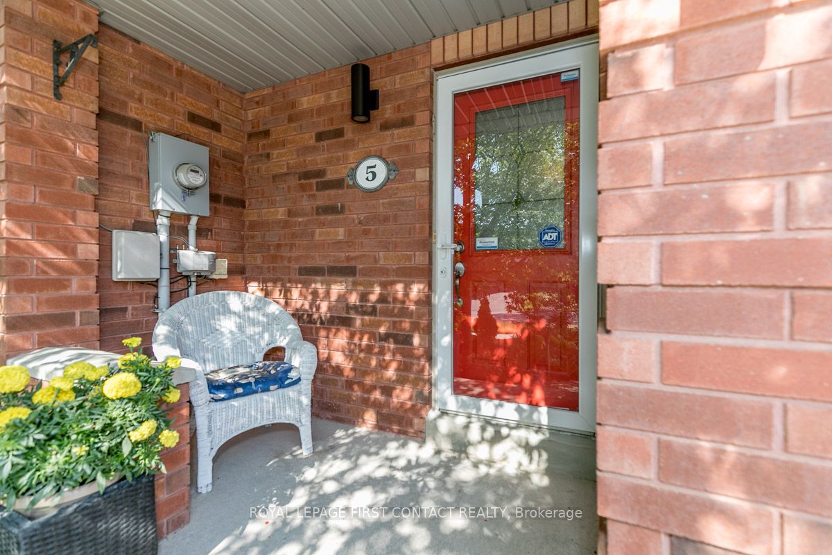 5 KELLY Place, Barrie 2