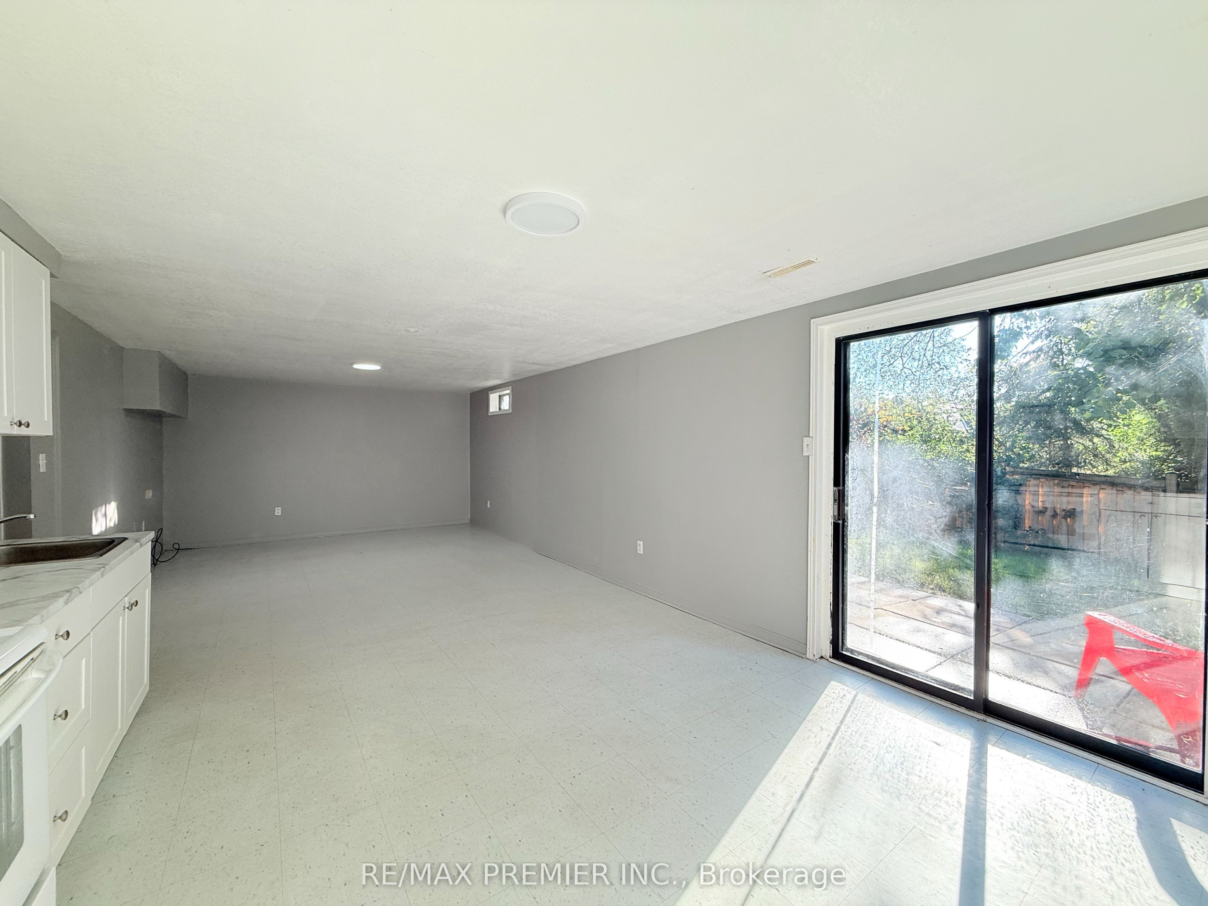 Unit Bsmt - 77 Fox Run, Barrie 5