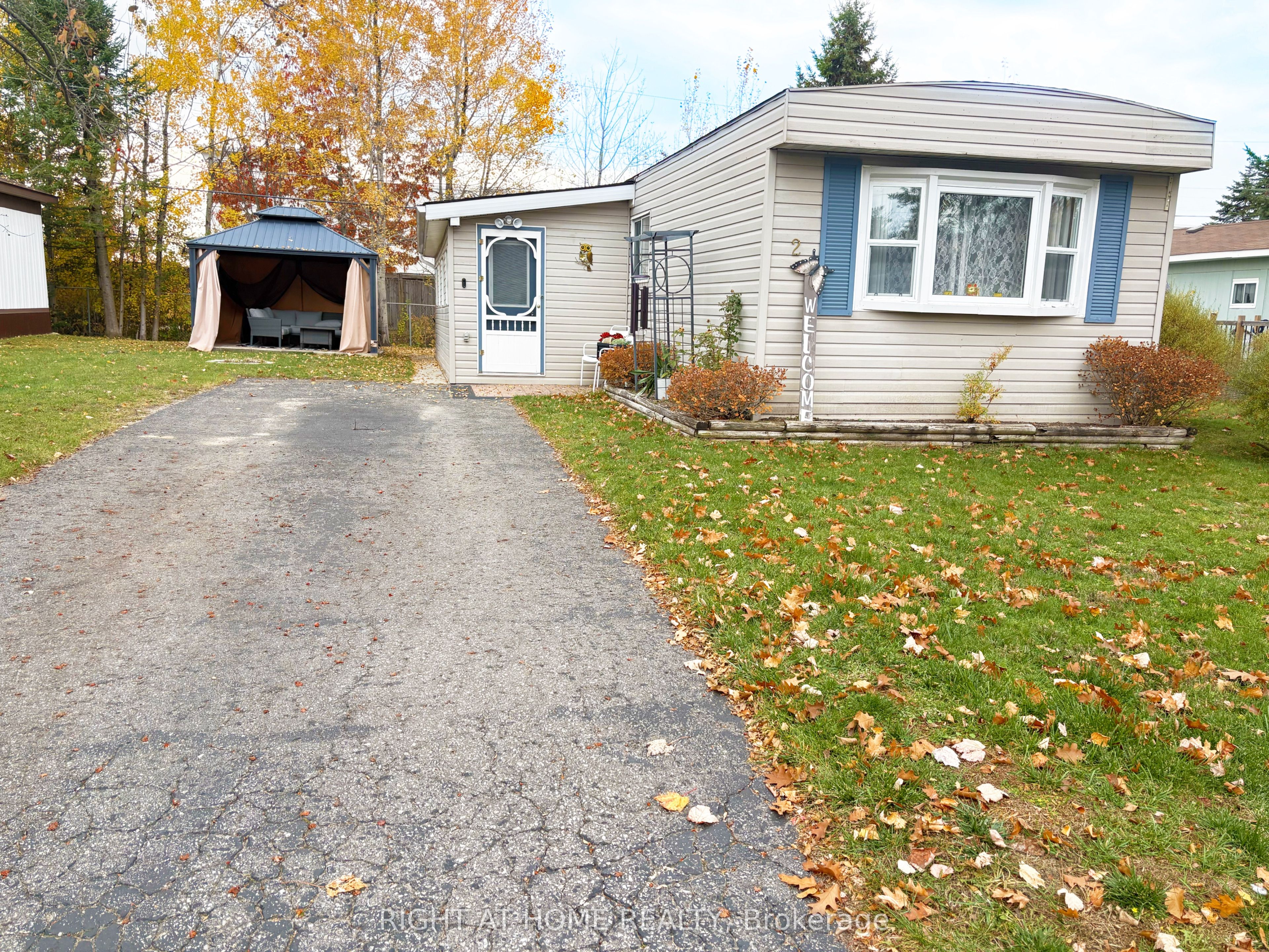 2 GEORGIAN GLEN Drive, Wasaga Beach, Ontario L9Z1K6 For Sale | HouseSigma