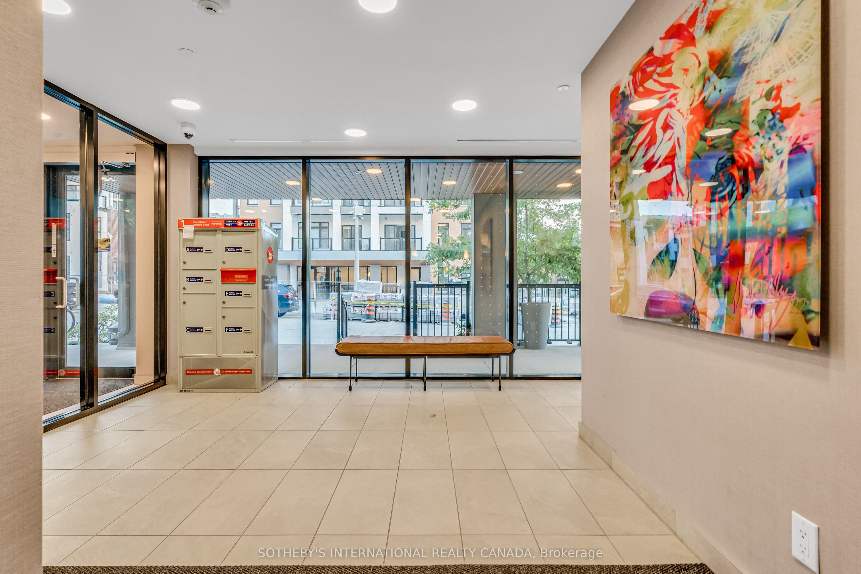 Unit 406 - 120 Canon Jackson Drive, Toronto 5