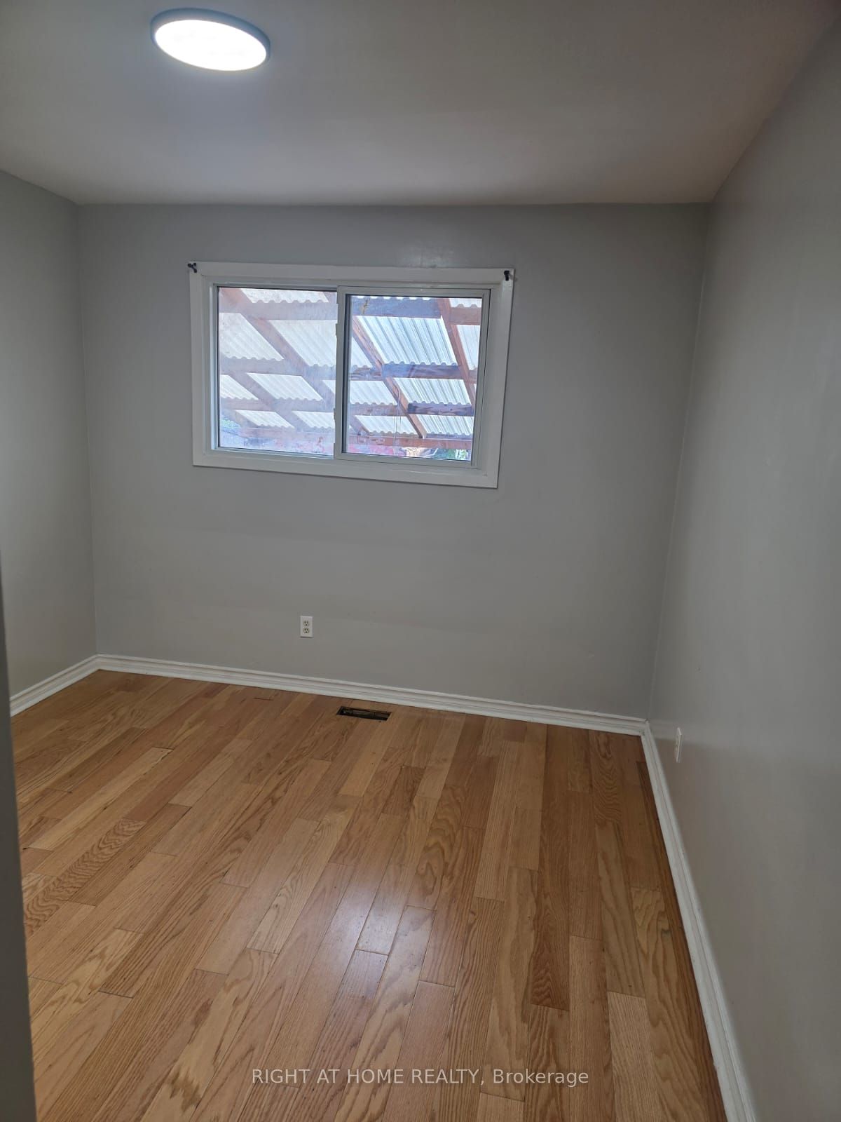 Unit Main Floor - 34 Goldsboro Road, North York 4