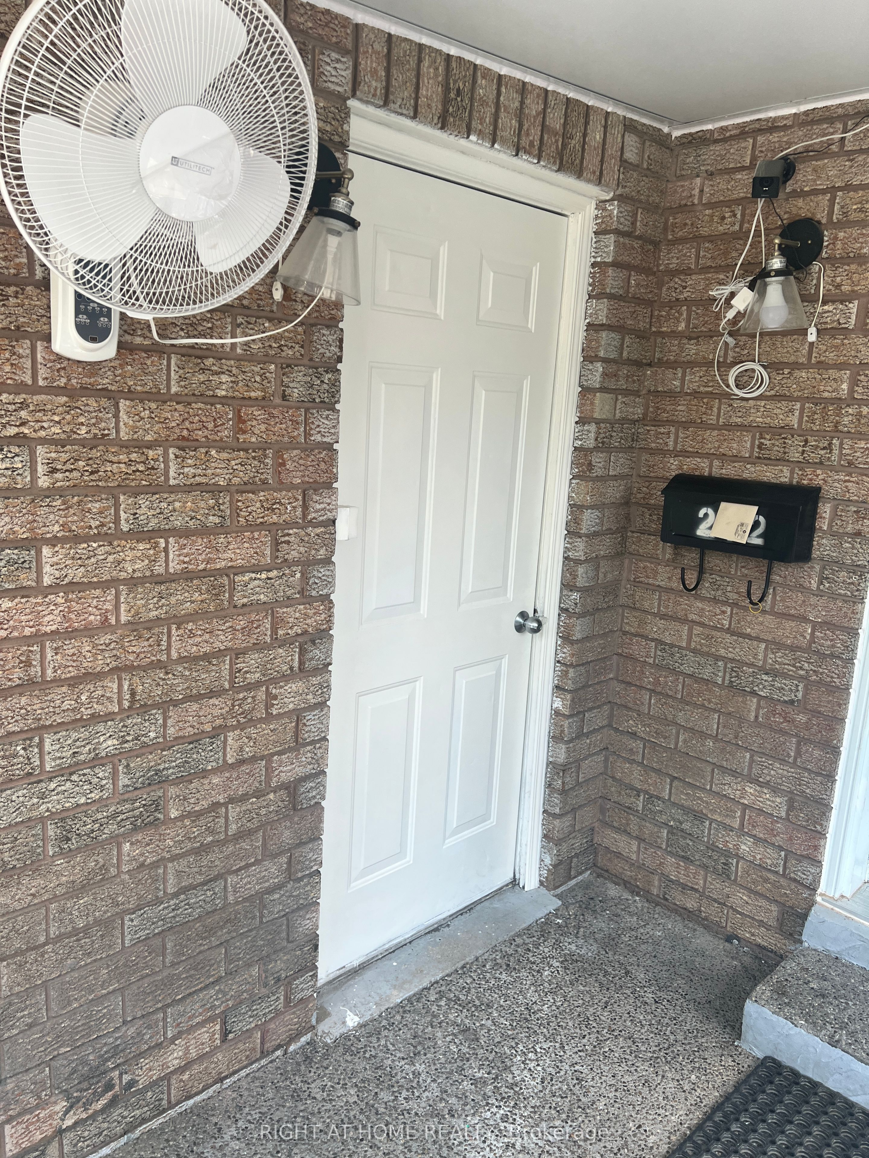 Unit Basement - 272 Nahani Way, Mississauga 4