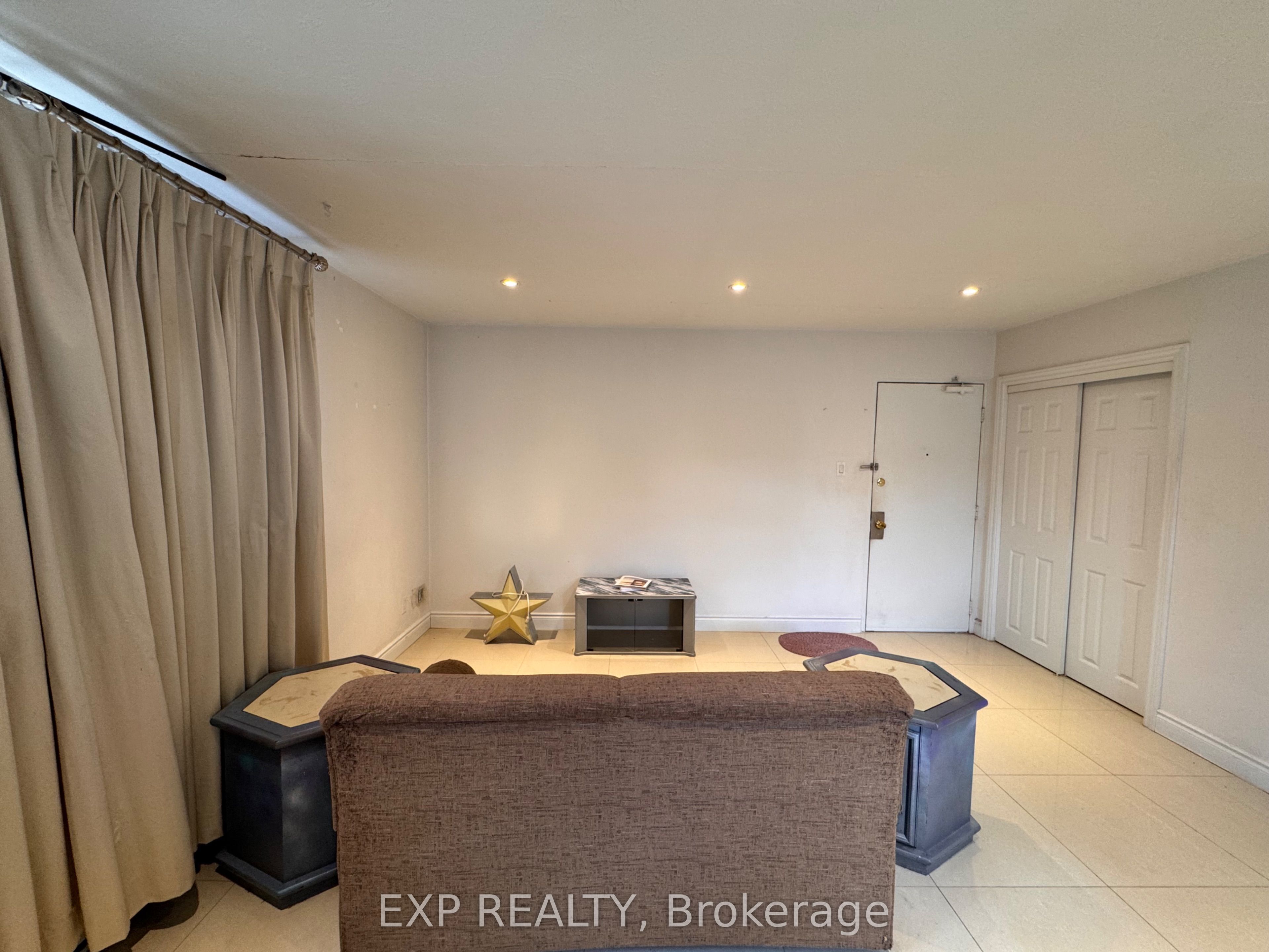 Unit 3 - 256 Lakeshore Road E, Mississauga 3