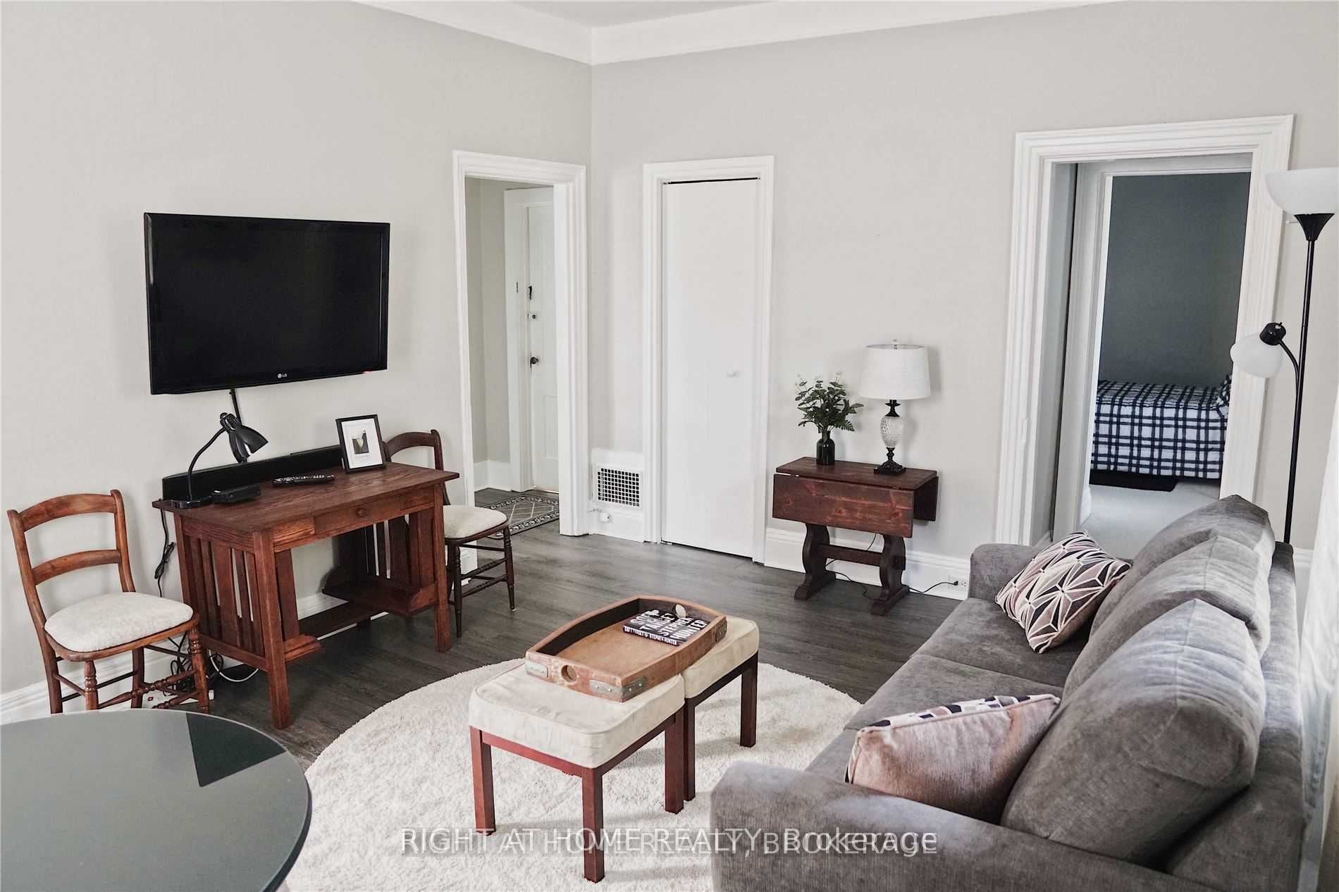 Unit 1 - 164 Trafalgar Road, Oakville 3