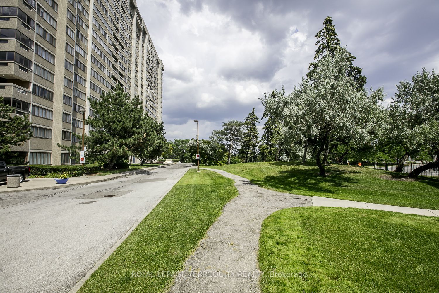 Unit 604 - 50 Elm Drive E, Mississauga 4