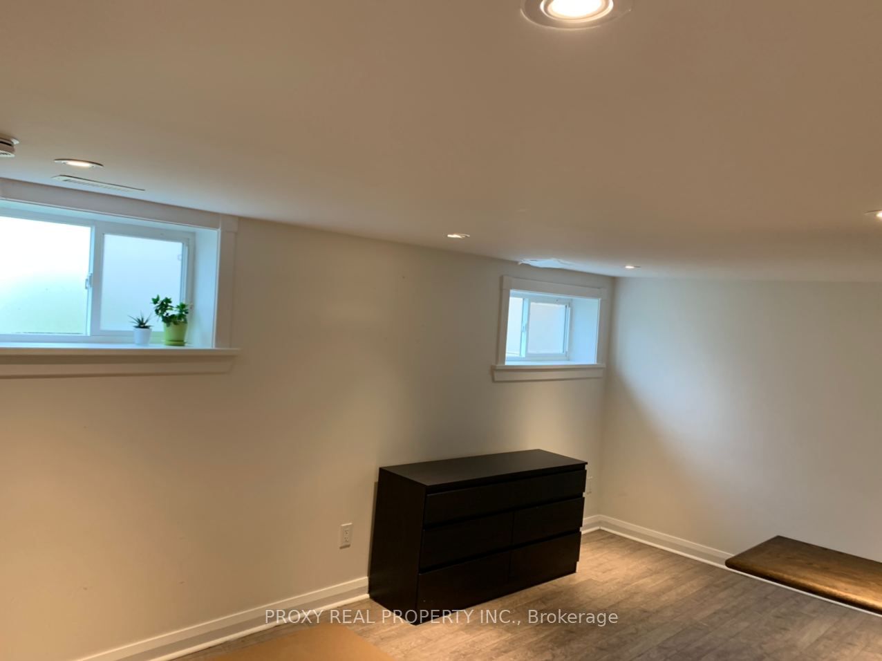 Unit Bachelor - 39 Winston Park Boulevard, North York 3