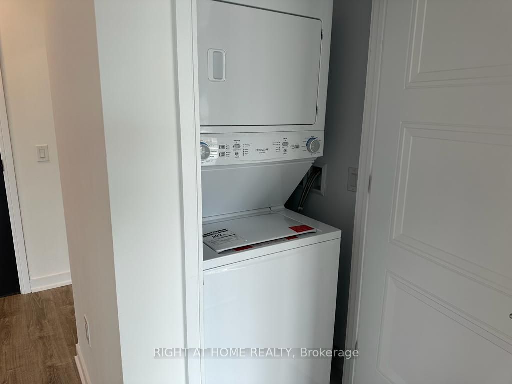 Unit 403 - 25 Neighbourhood Lane, Etobicoke 2