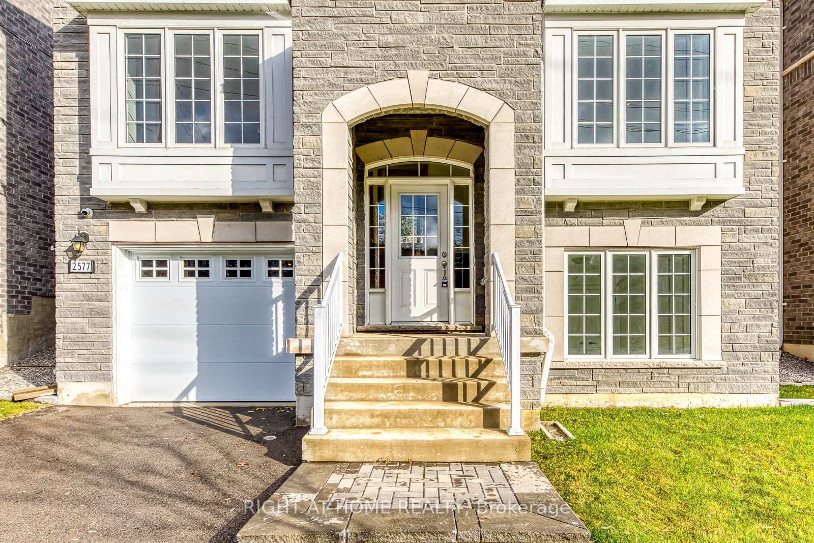 2577 Islington Avenue, Etobicoke 4