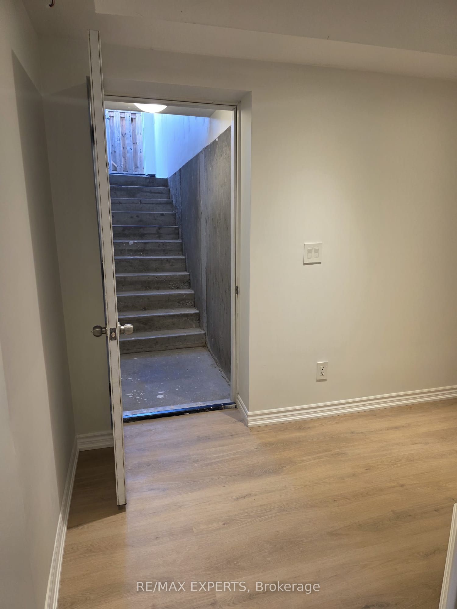Unit Bsmt - 20 Deer Valley Drive, Caledon 3