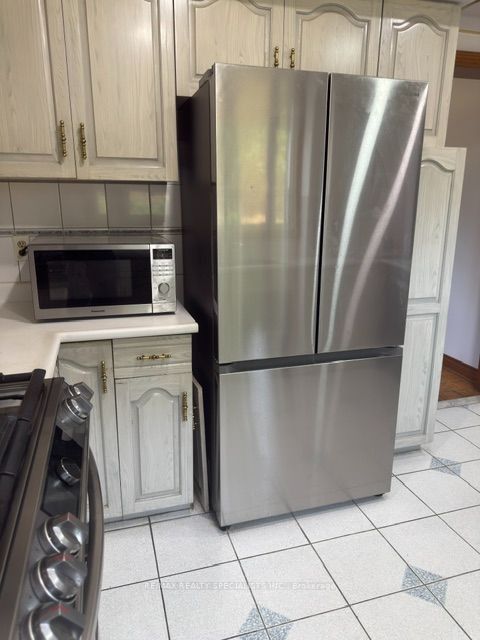 Unit Main & Upper - 2 Pepperwood Place, Brampton 5