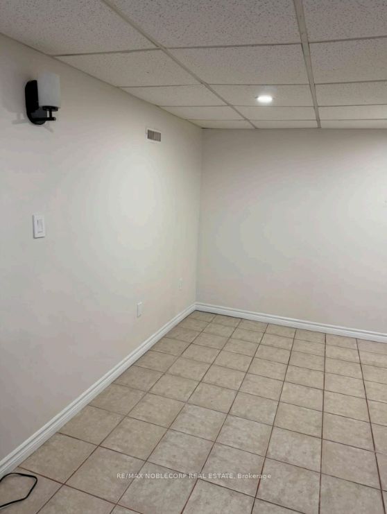 Unit Basement - 131 Redwater Drive, Etobicoke 5