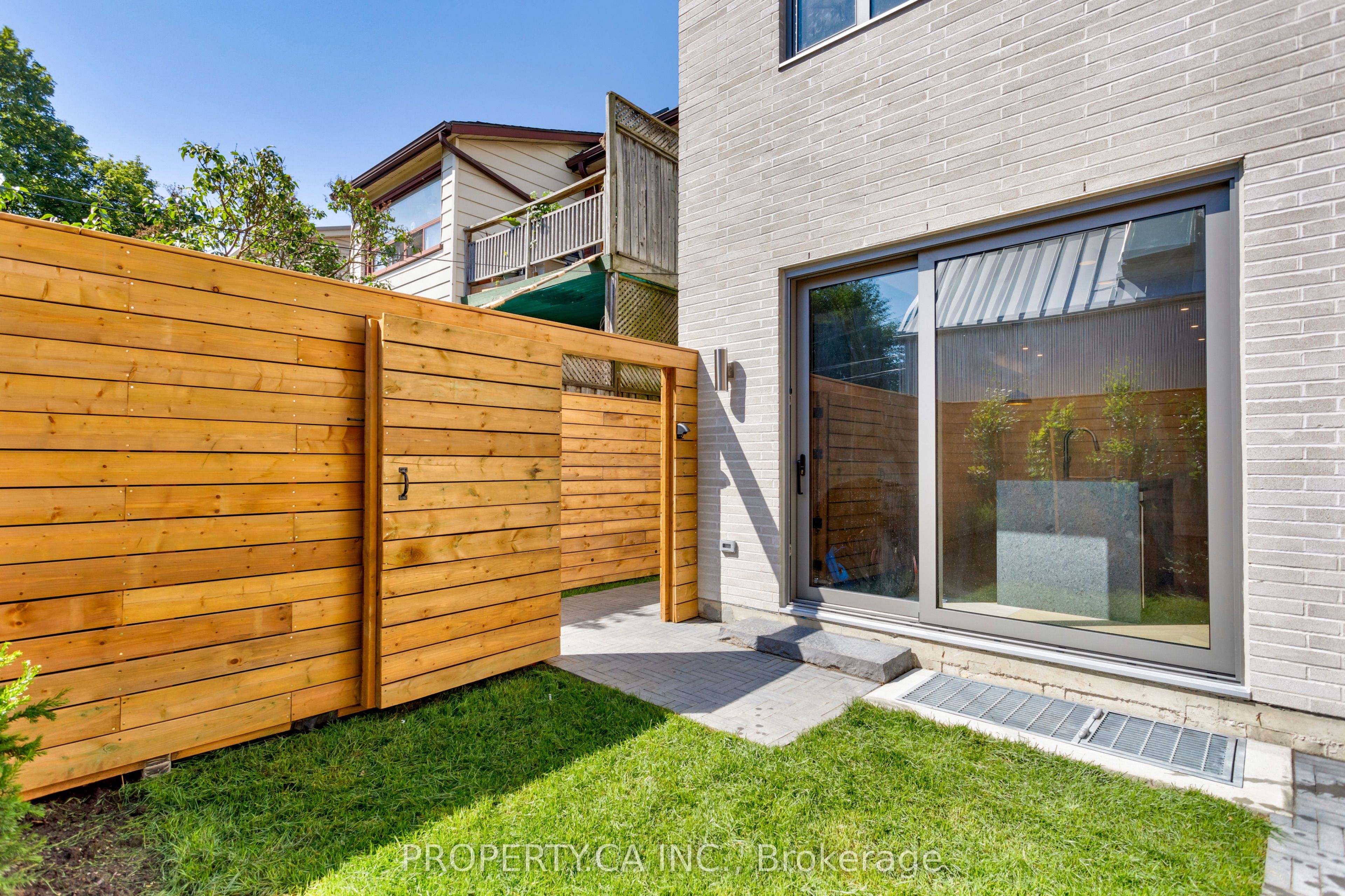Unit Unit 4 - 301 Keele Street, Toronto 4