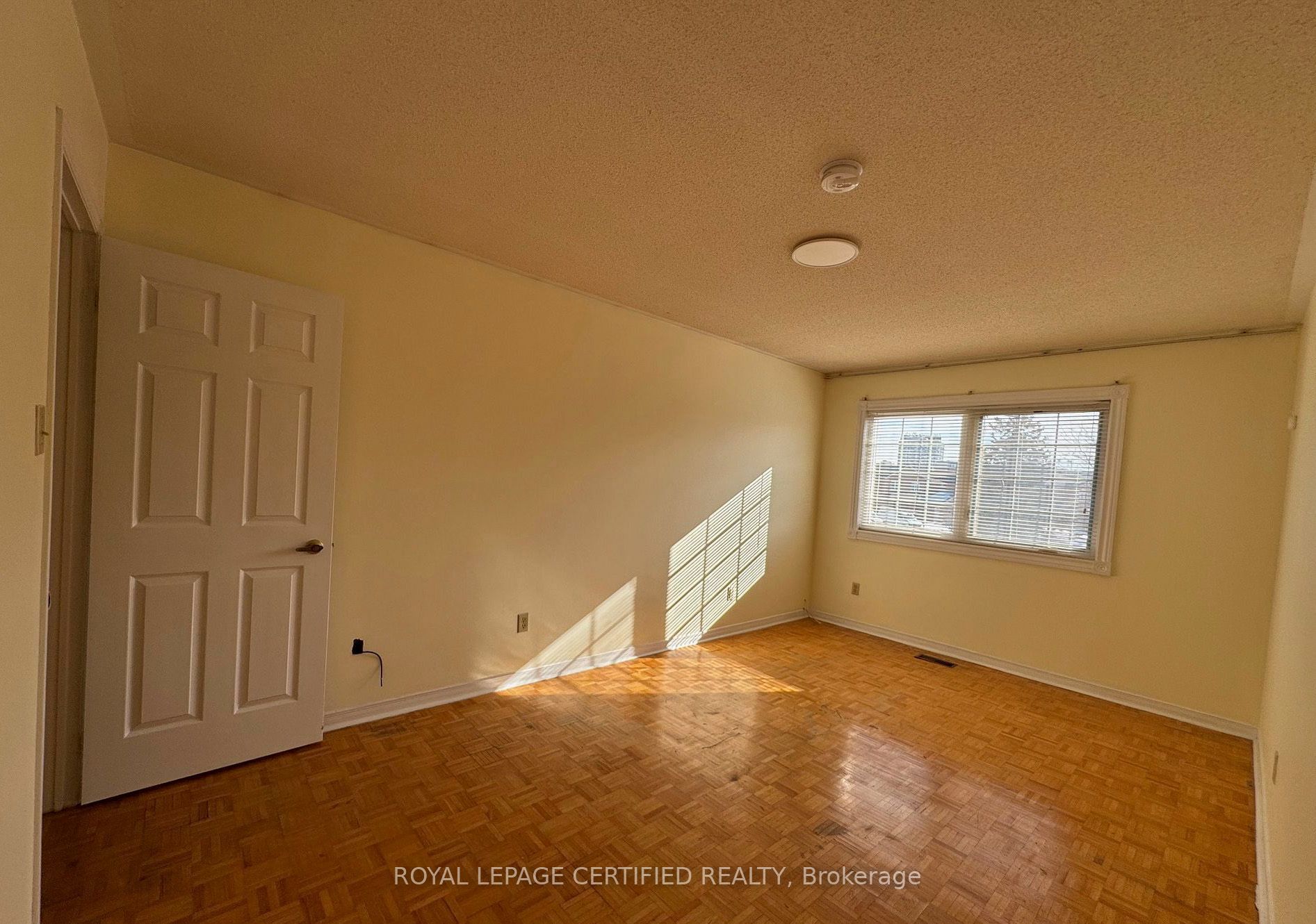 Unit 2nd Floor - 2 Kingsplate Crescent, Etobicoke 3