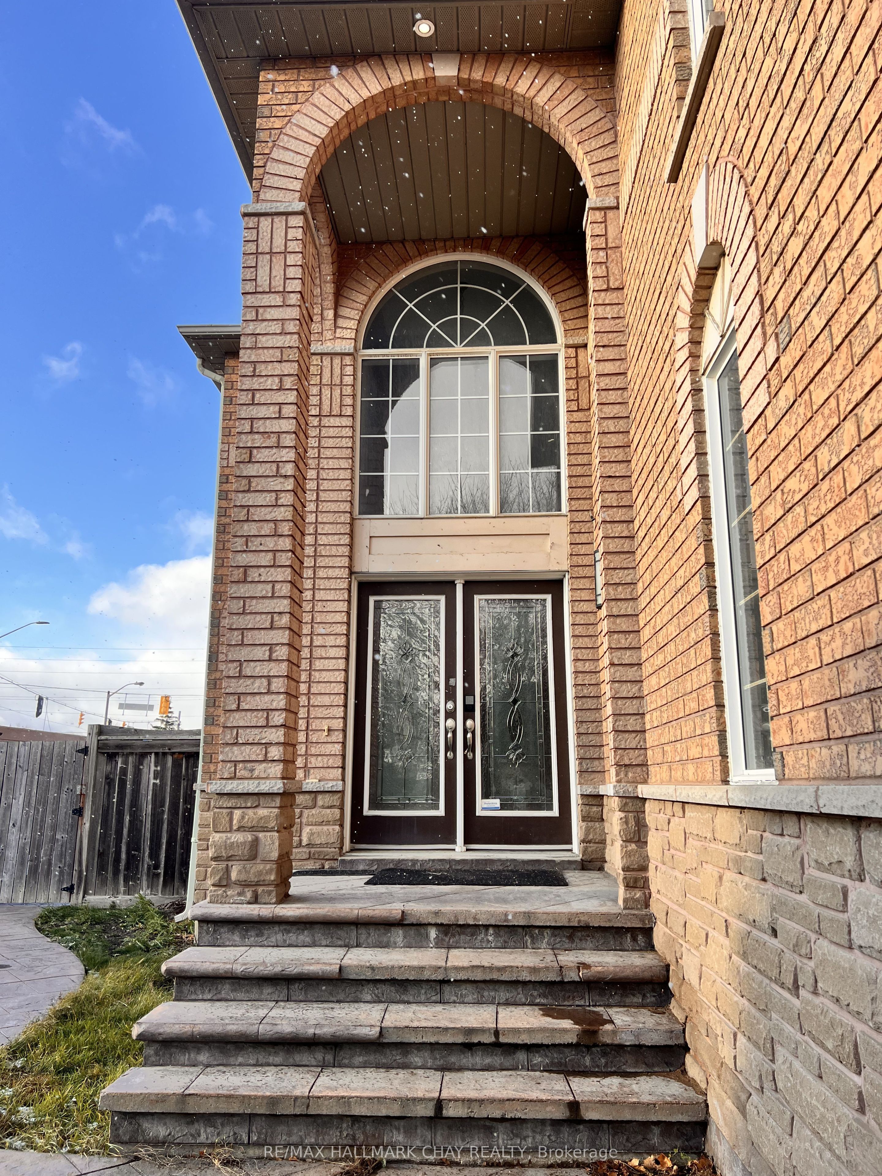 2 Southbend Drive S, Brampton 3