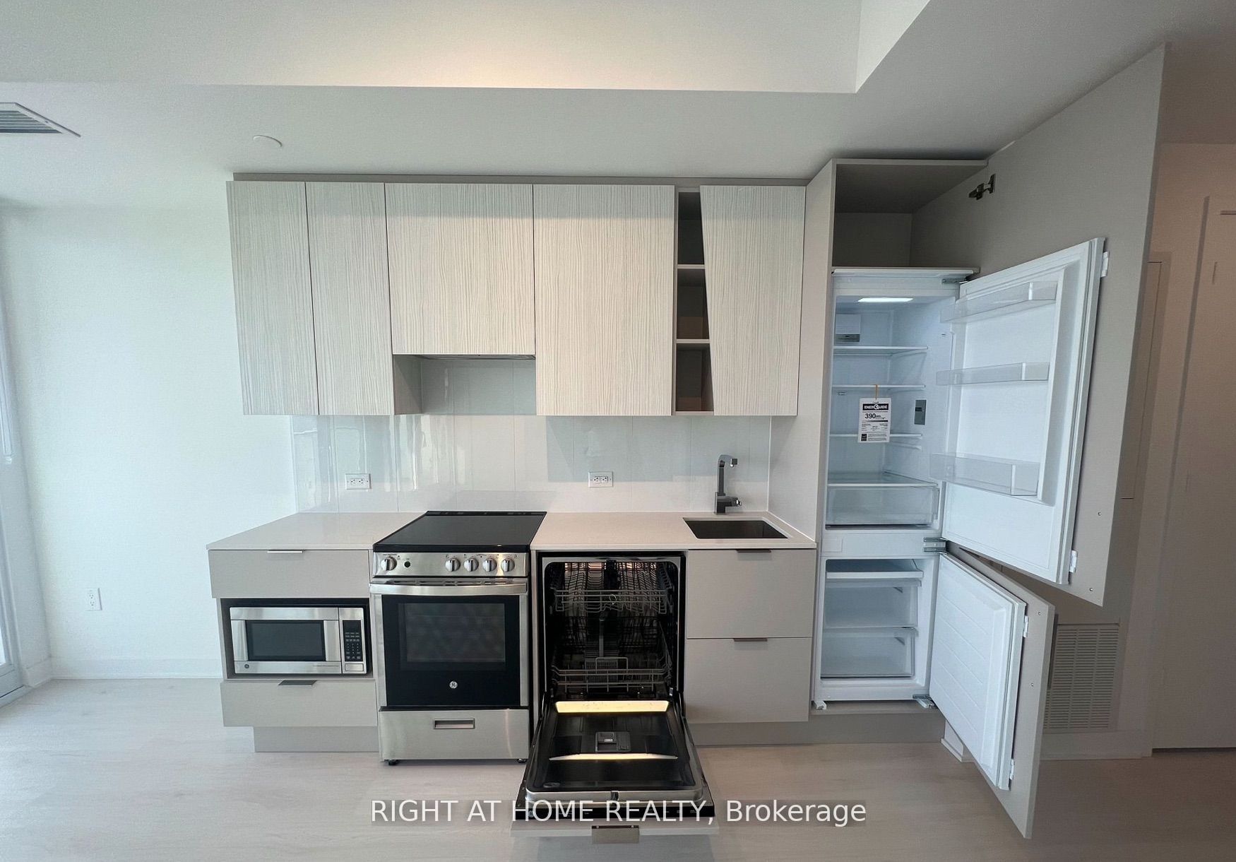 Unit 2507 - 3900 Confederation Parkway, Mississauga 5