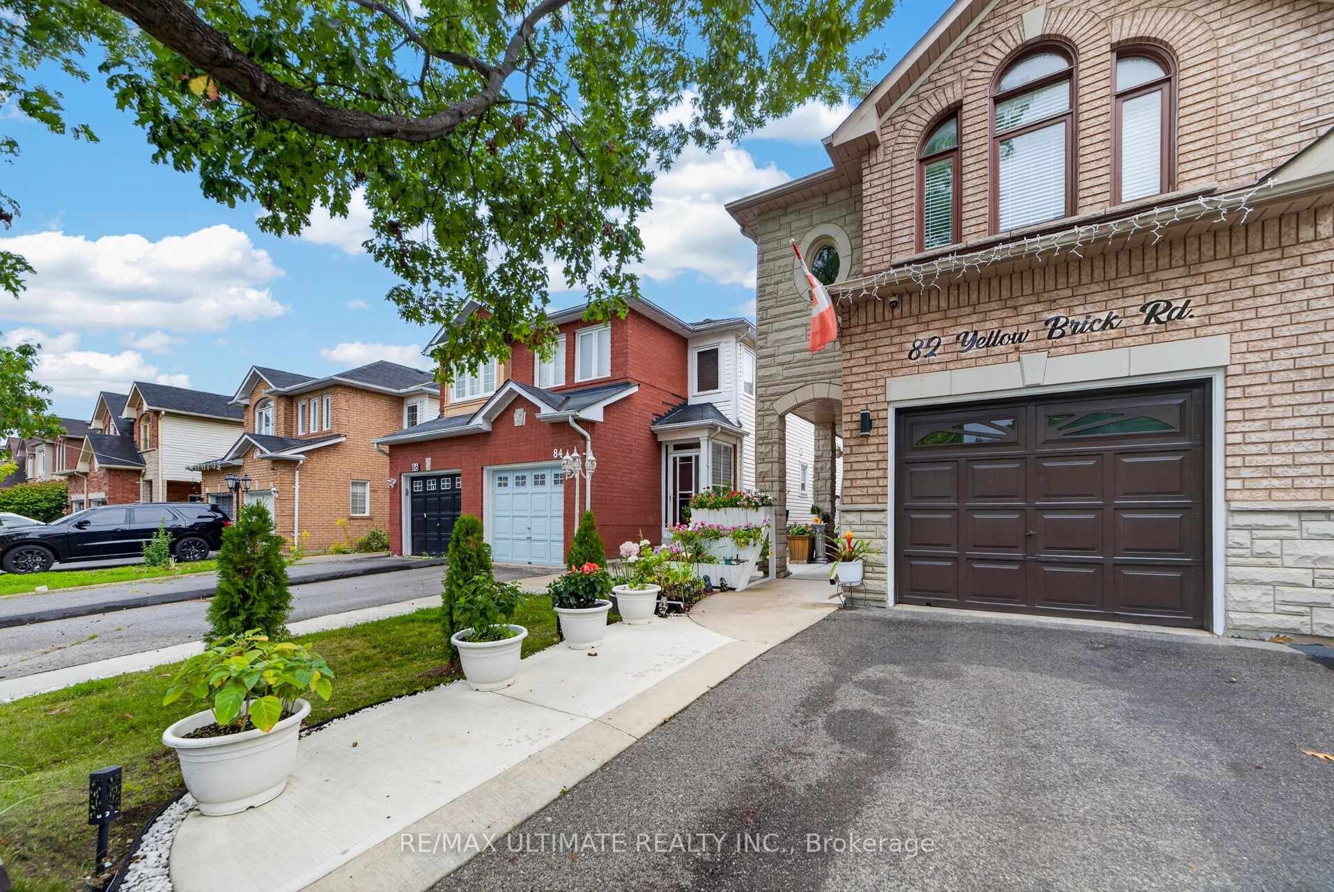 82 Yellow Brick Road, Brampton 2