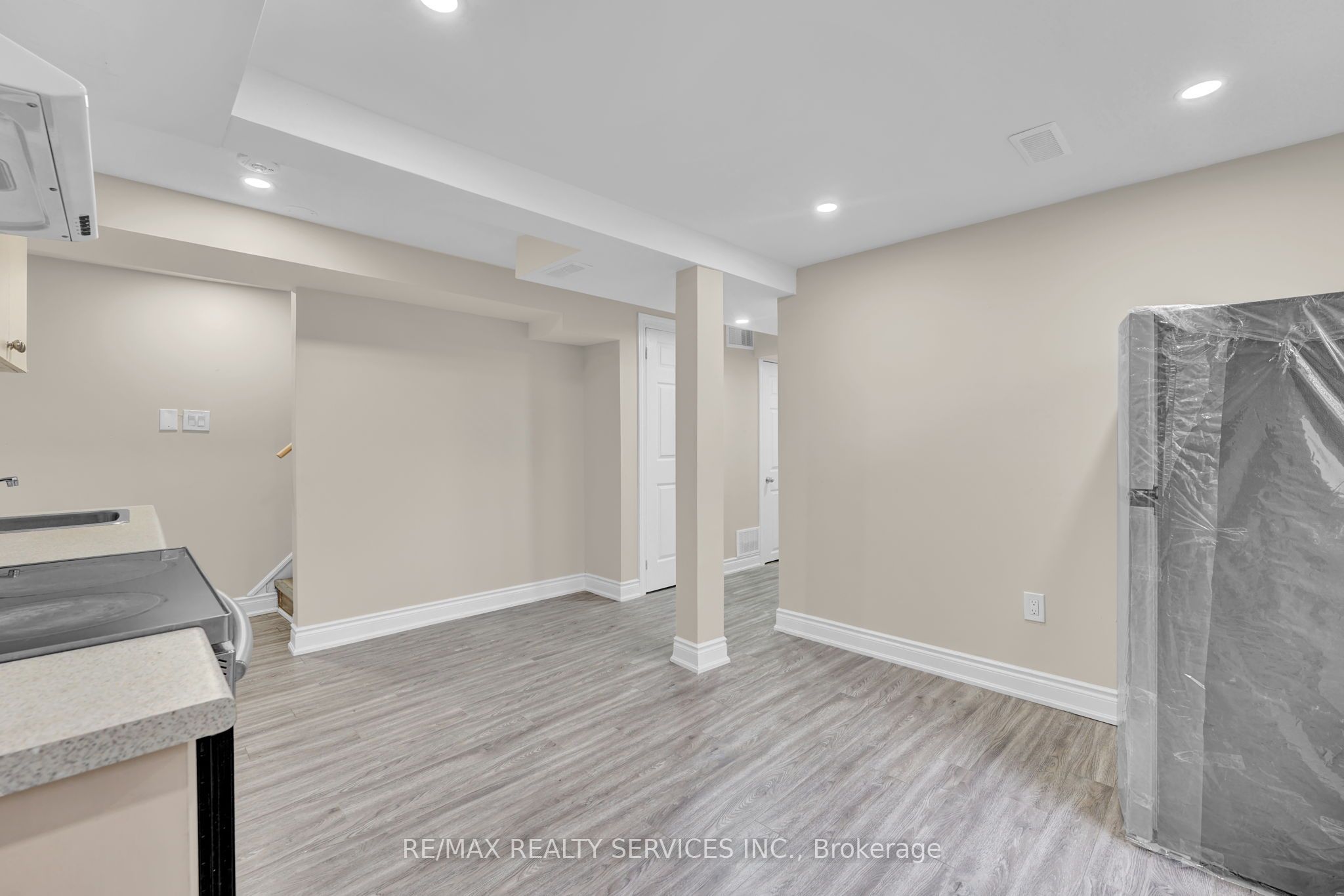 29 Hector Court, Brampton 5
