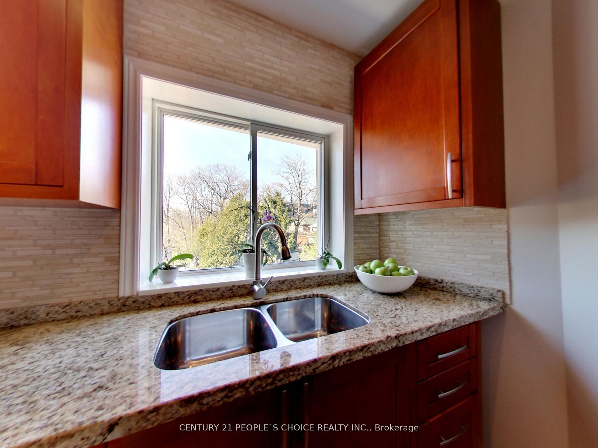 63 Stephen Drive, Etobicoke 4