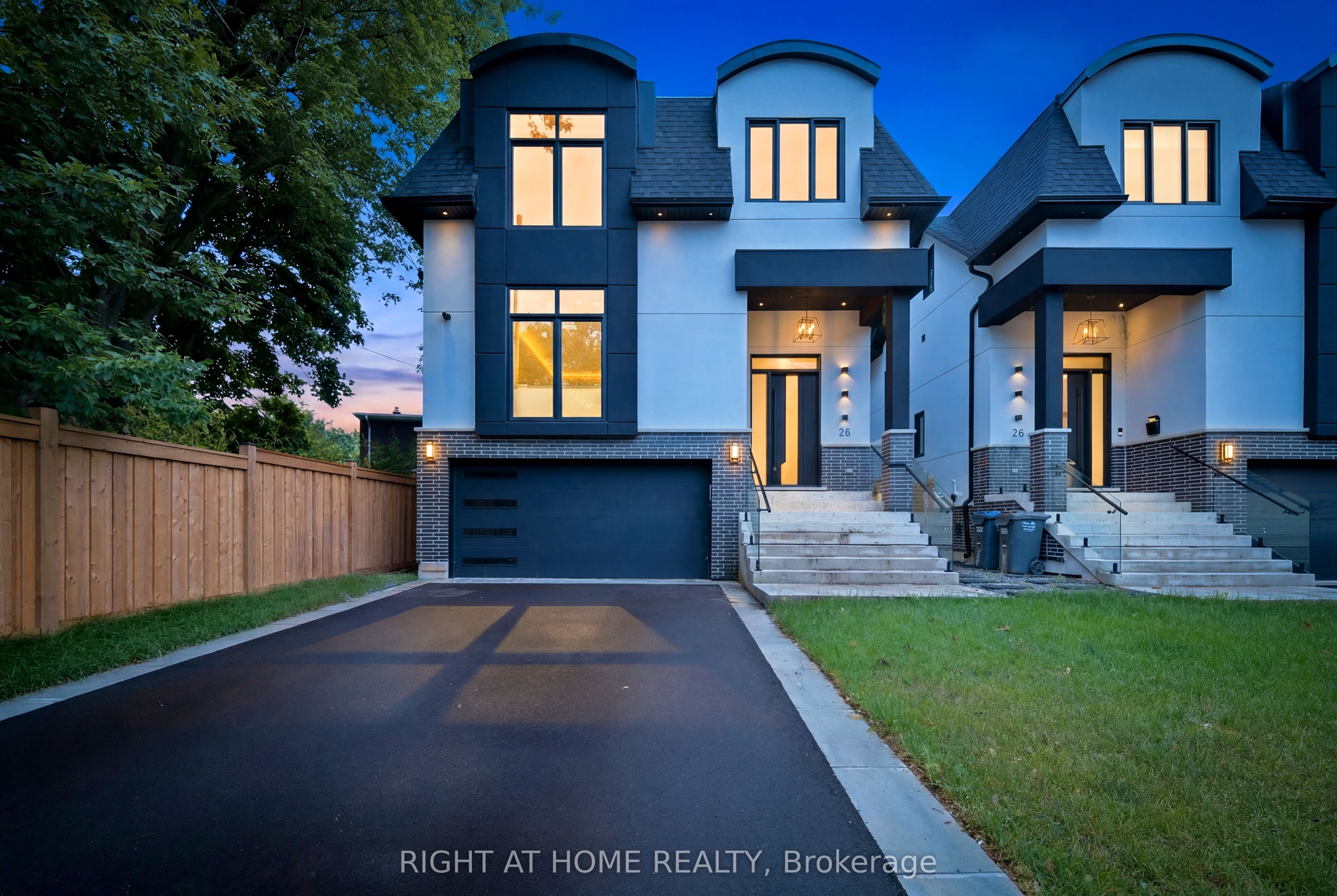 28 Pine Avenue S, Mississauga 2