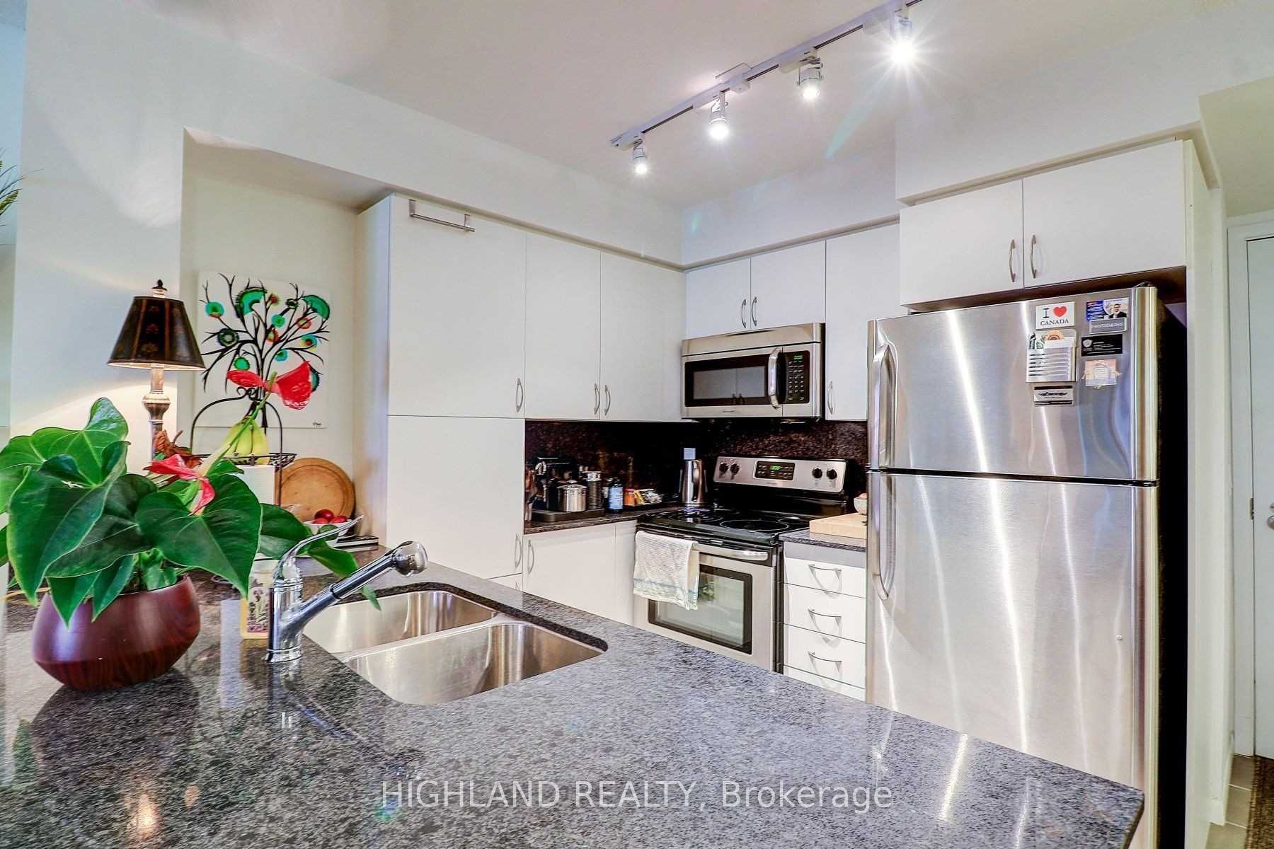 Unit 303 - 800 Lawrence Avenue W, North York 5