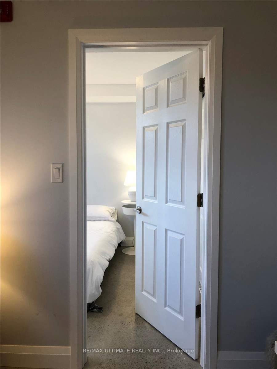 Unit 9 - 230 South Kingsway, Toronto 4