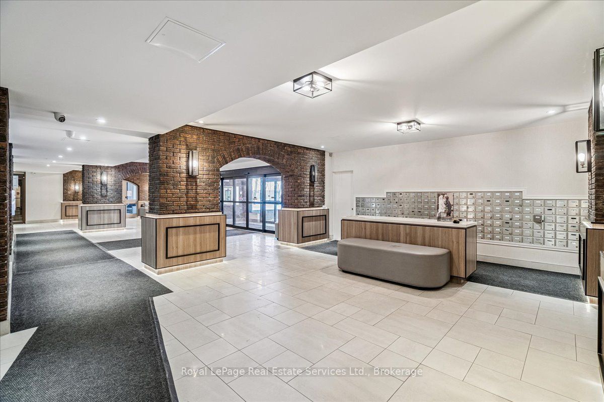 Unit 812 - 966 Inverhouse Drive, Mississauga 2