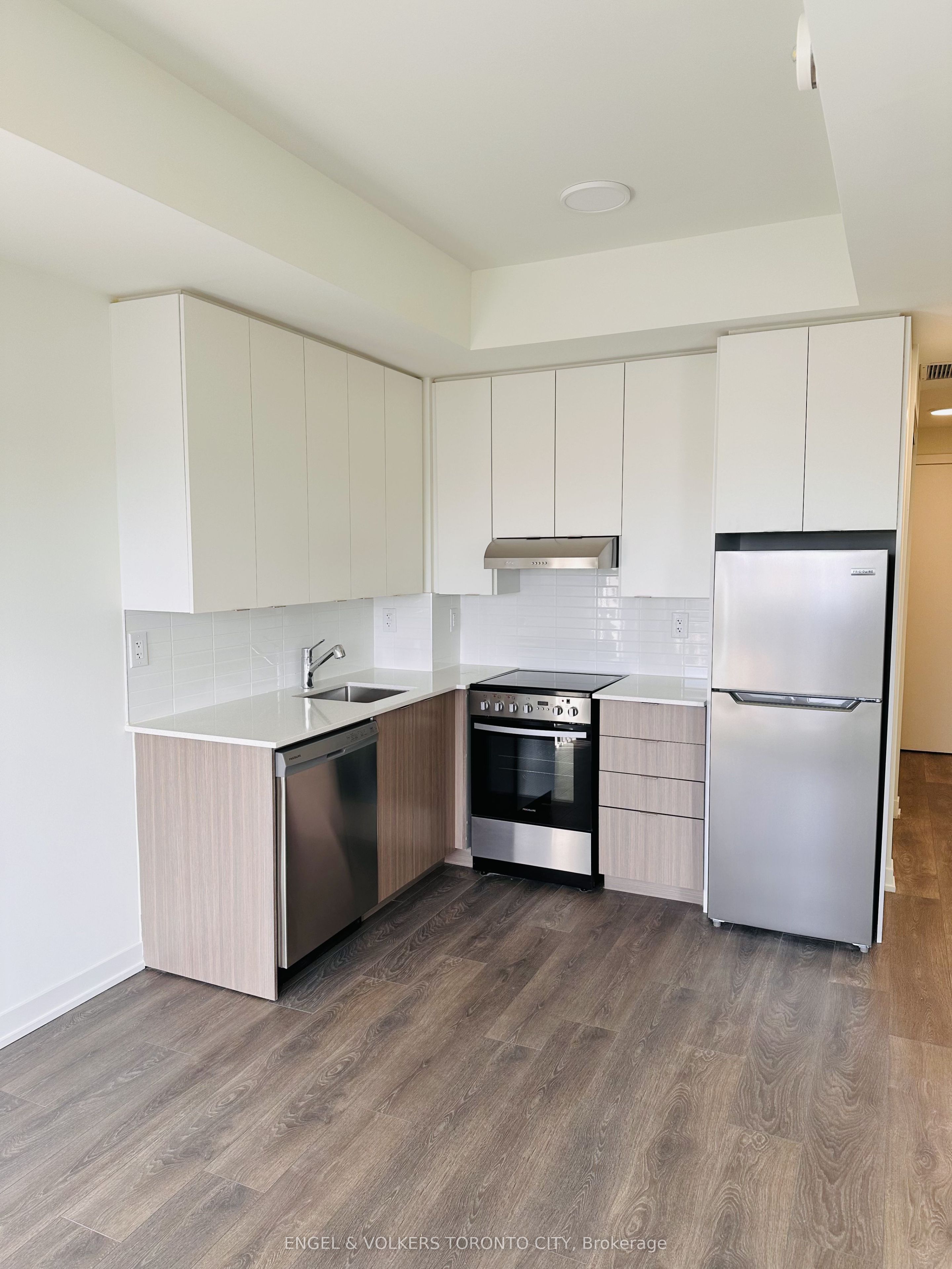 Unit 604 - 165 Canon Jackson Drive, Toronto 5