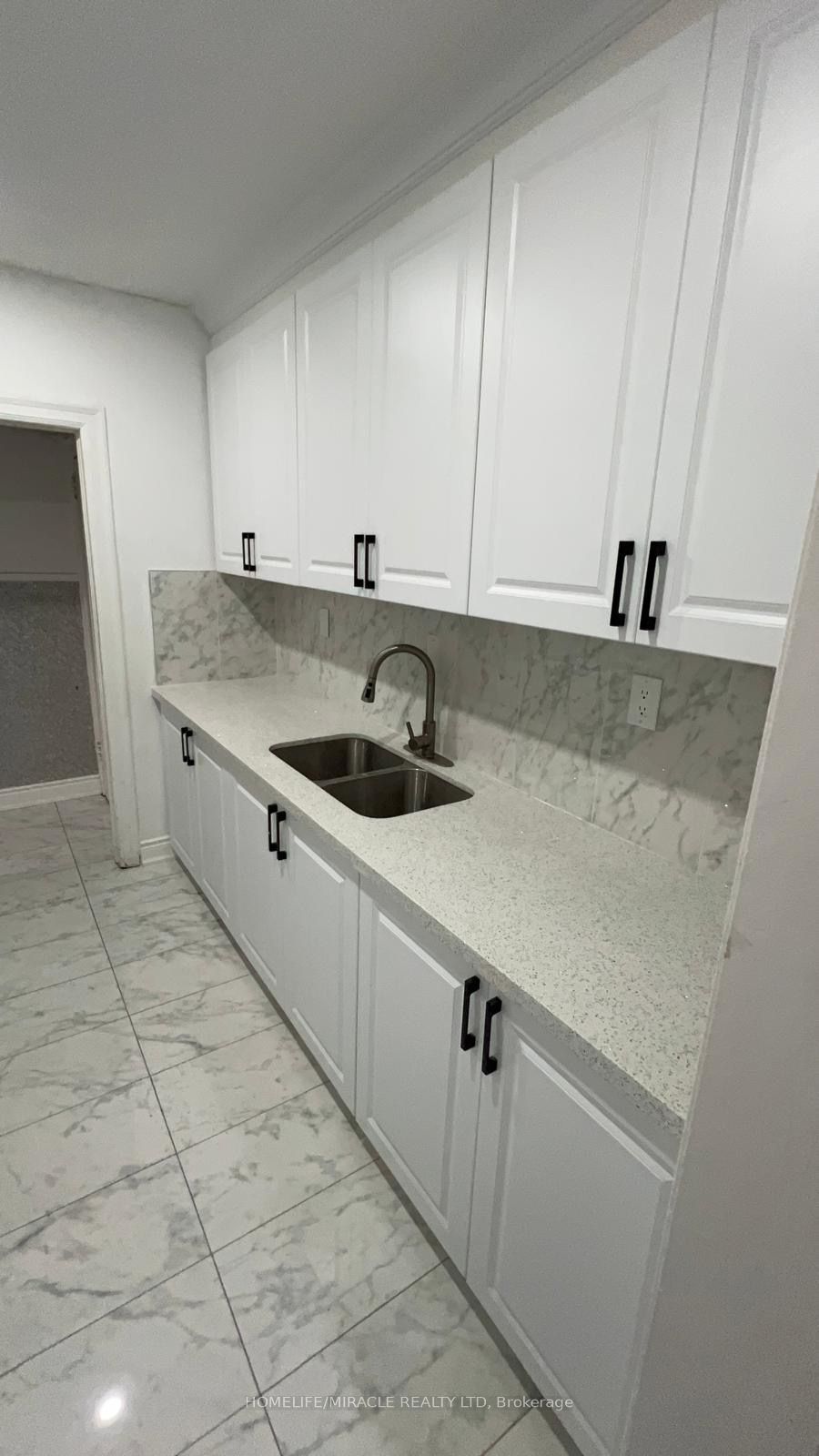 213 Queen Street W, Brampton 2