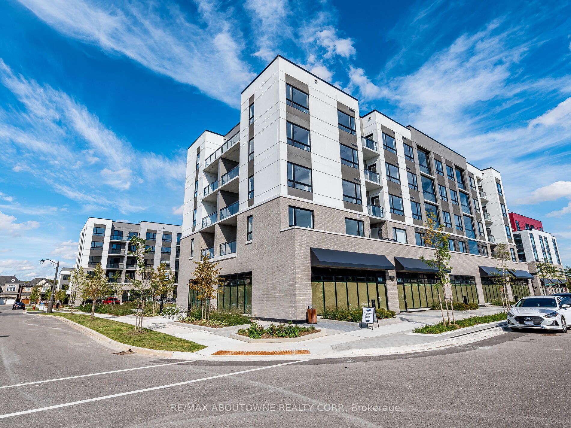 Unit 308 - 3250 Carding Mill Trail, Oakville 2