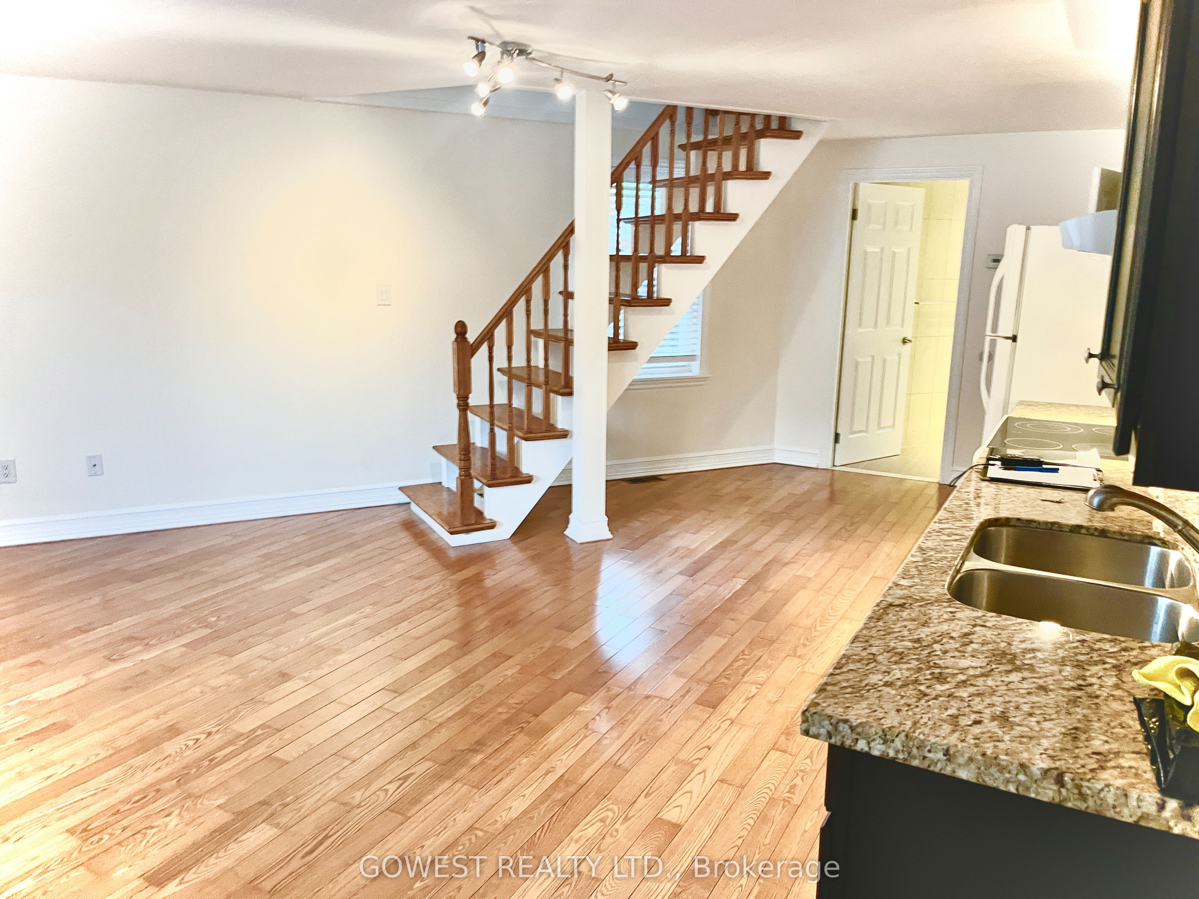 Unit 2 - 18 Varsity Road, Toronto 2