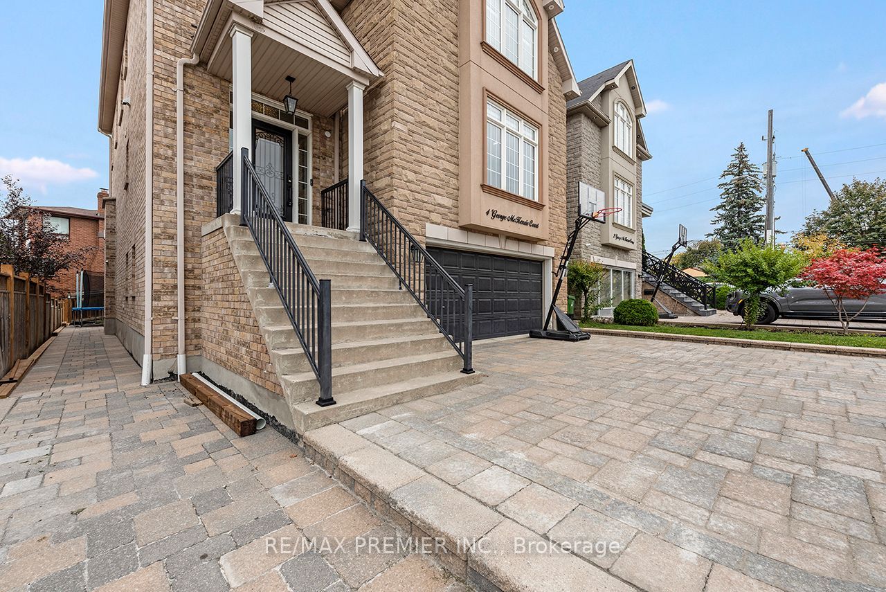 4 George Mckenzie Court, North York 3